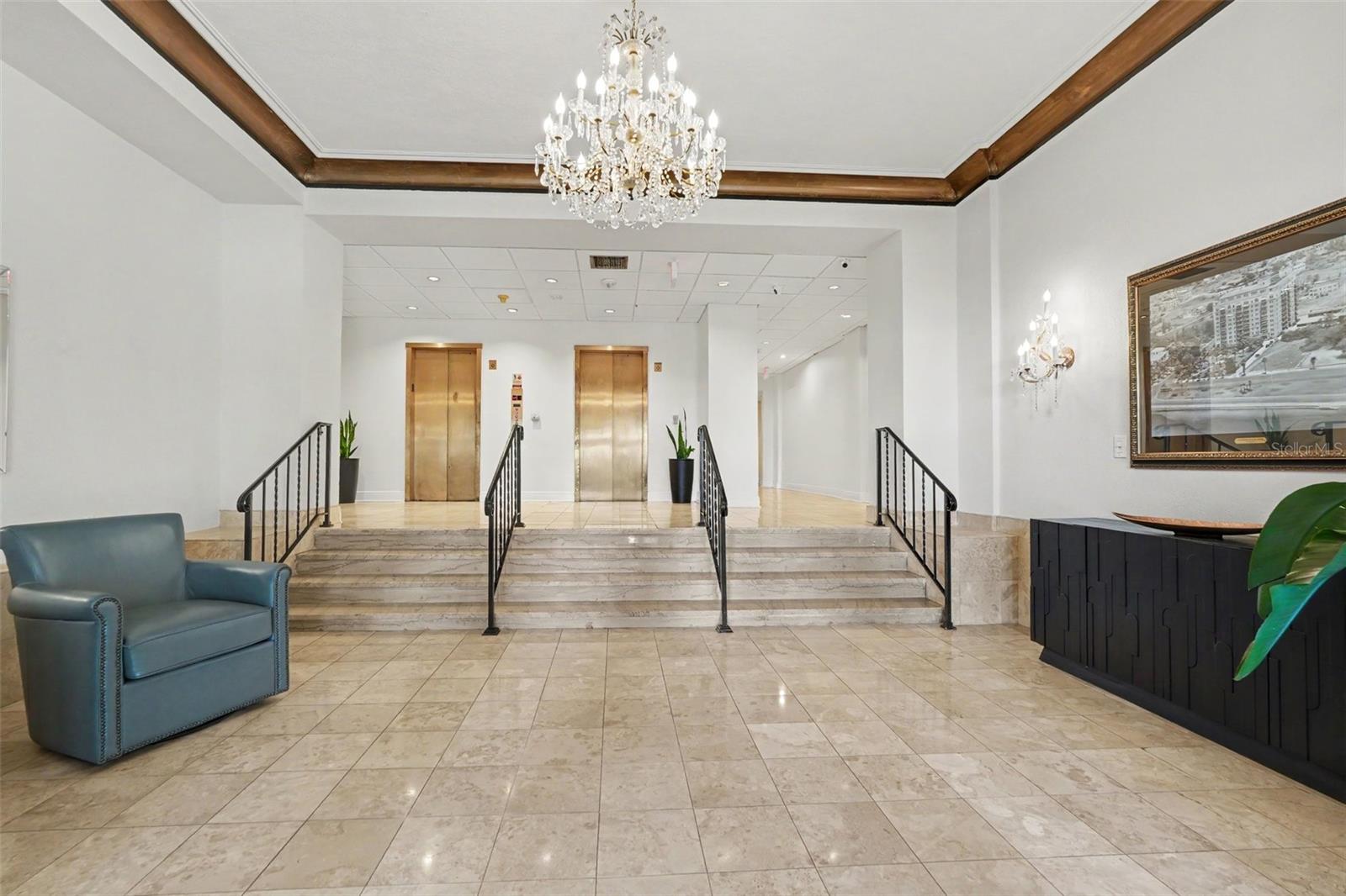 BAYSHORE ROYAL CONDOMINIUM - Residential