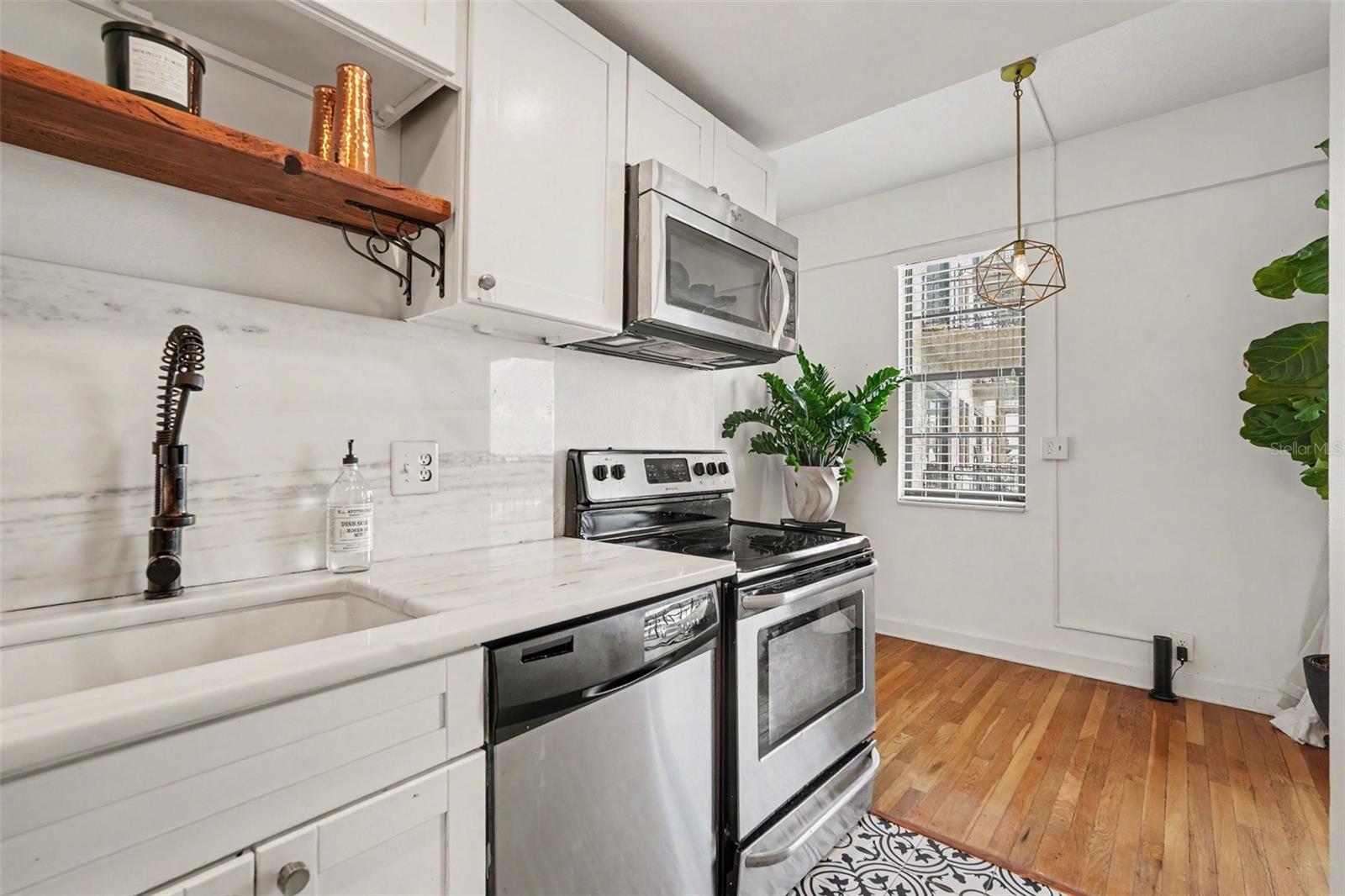 BAYSHORE ROYAL CONDOMINIUM - Residential
