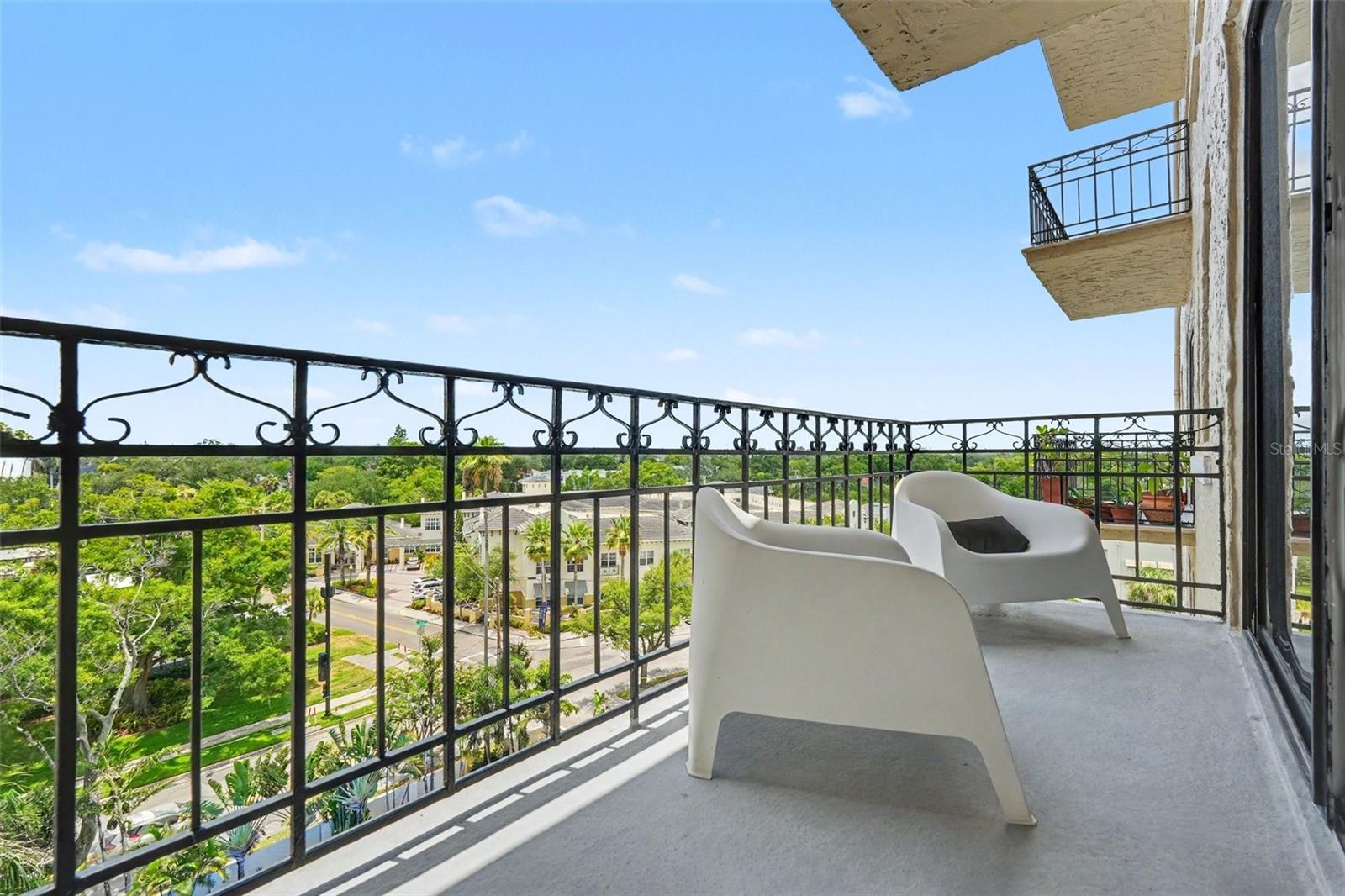 BAYSHORE ROYAL CONDOMINIUM - Residential