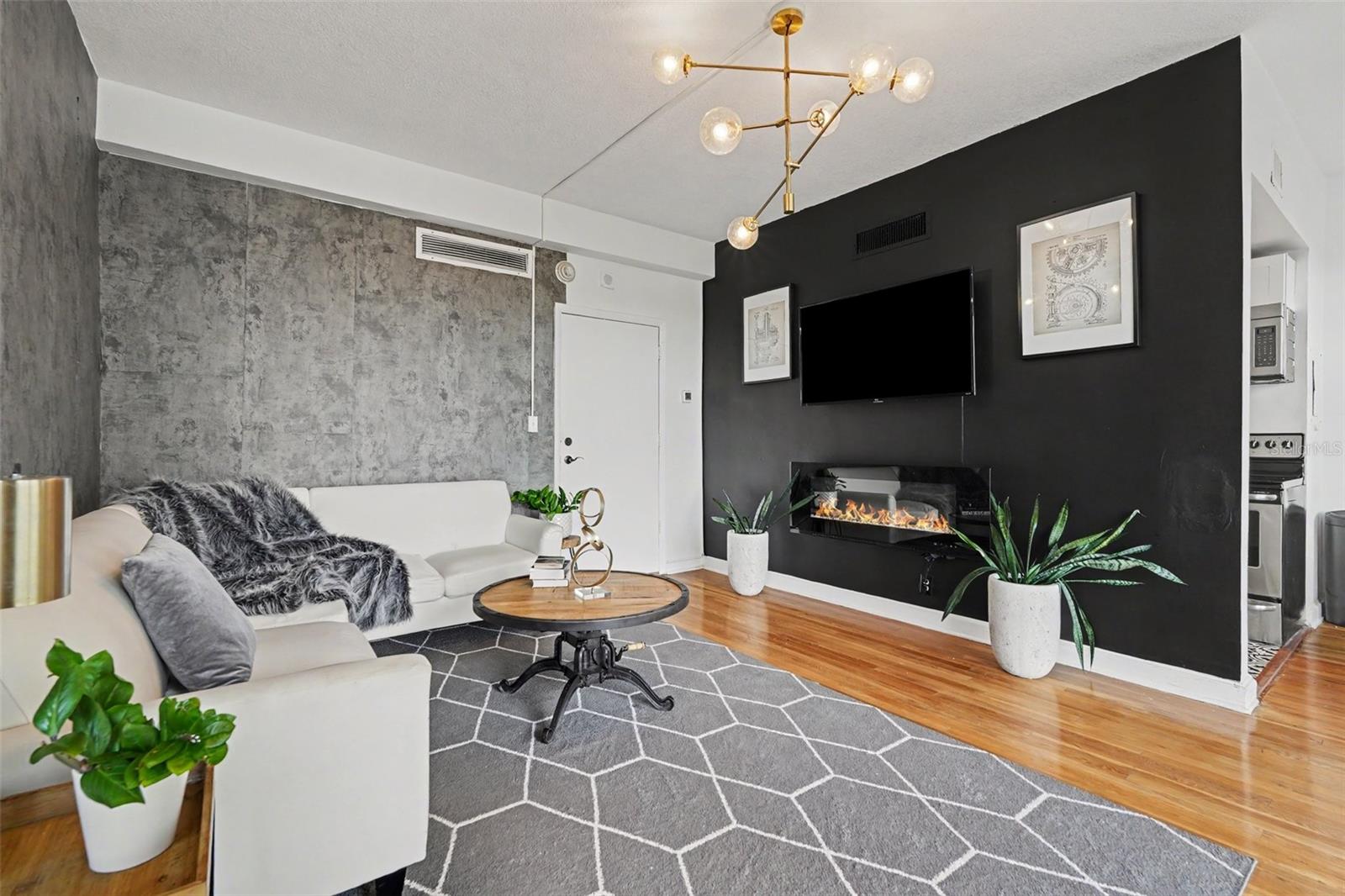 BAYSHORE ROYAL CONDOMINIUM - Residential