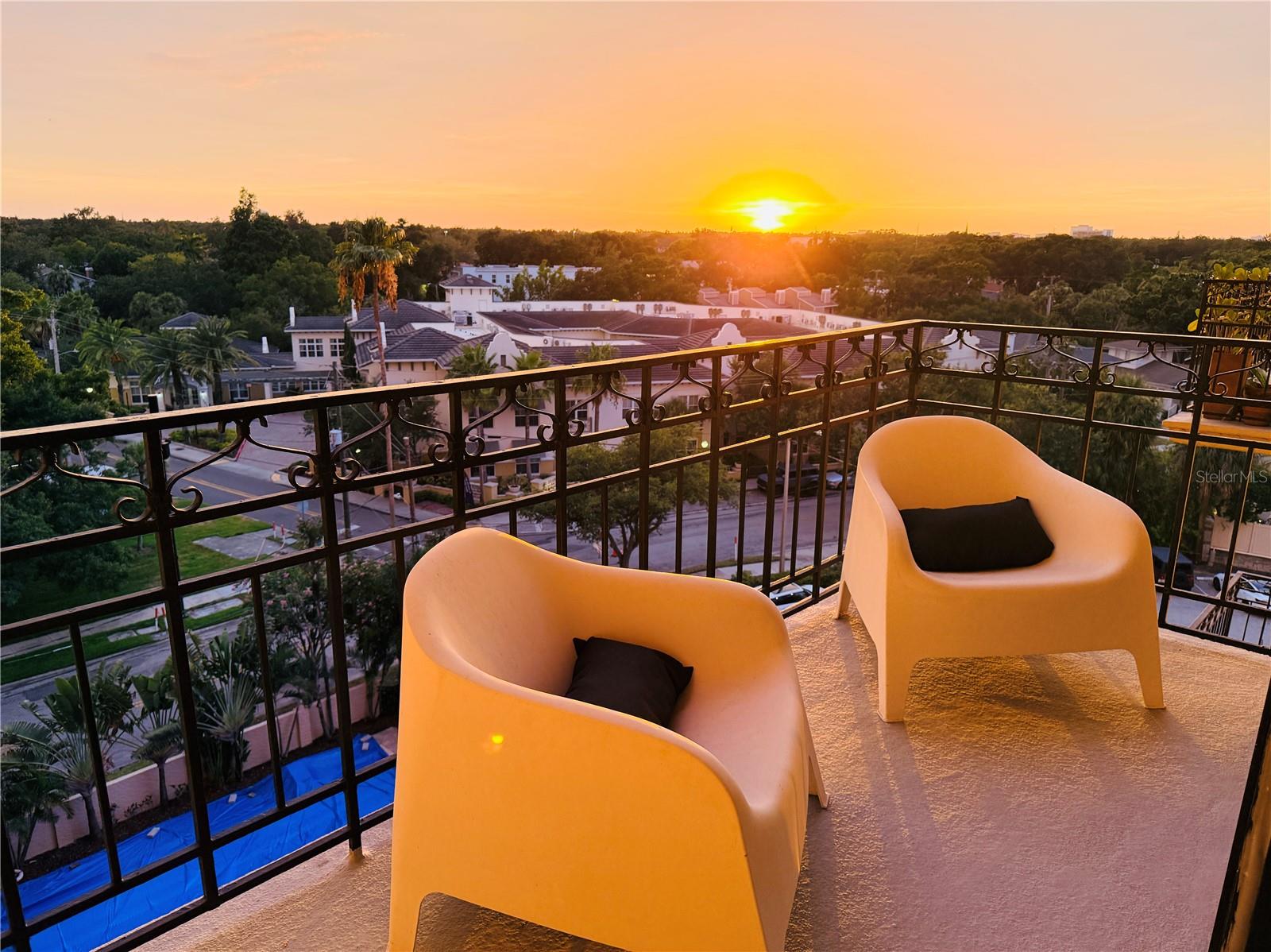 BAYSHORE ROYAL CONDOMINIUM - Residential