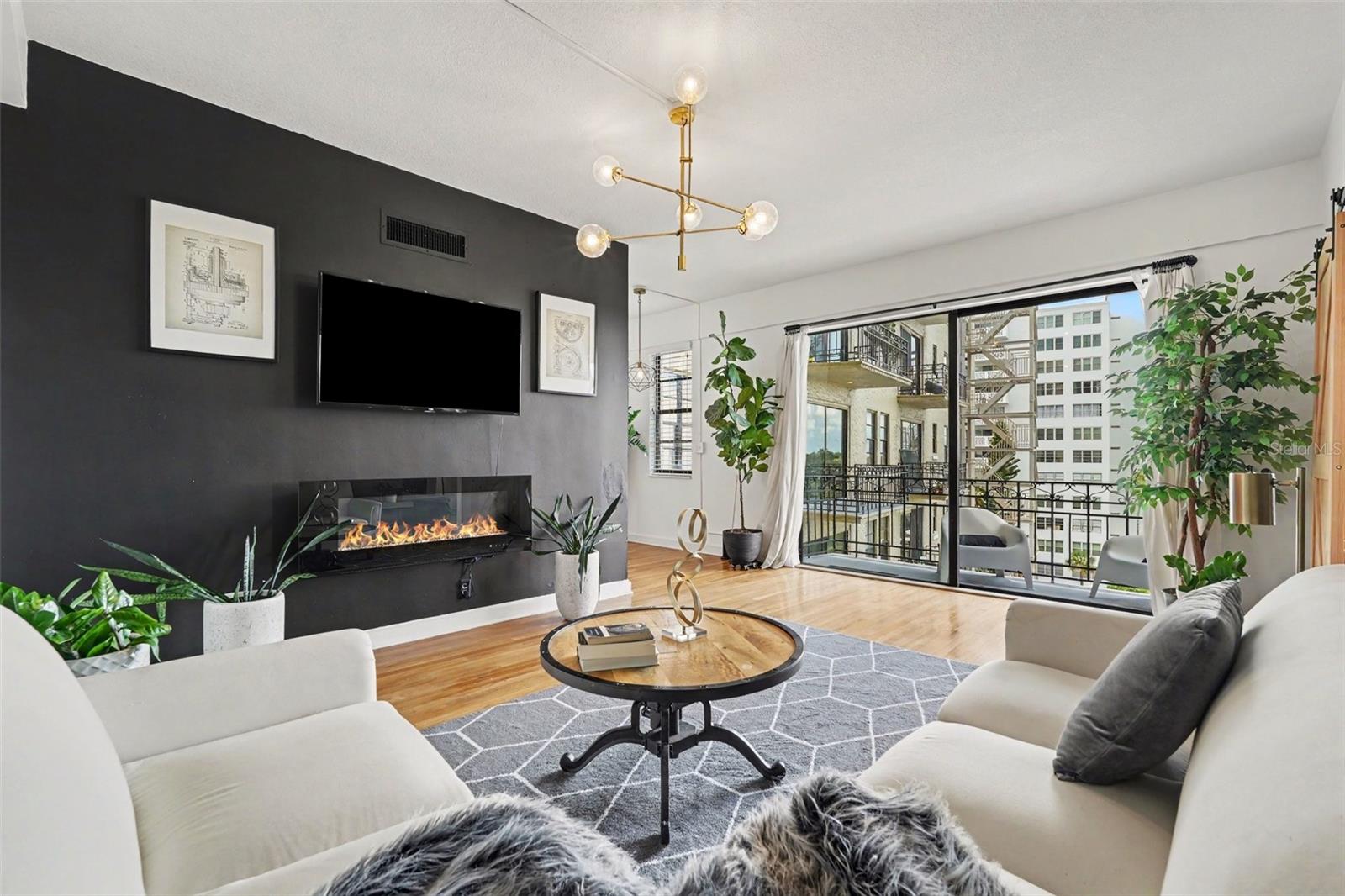BAYSHORE ROYAL CONDOMINIUM - Residential