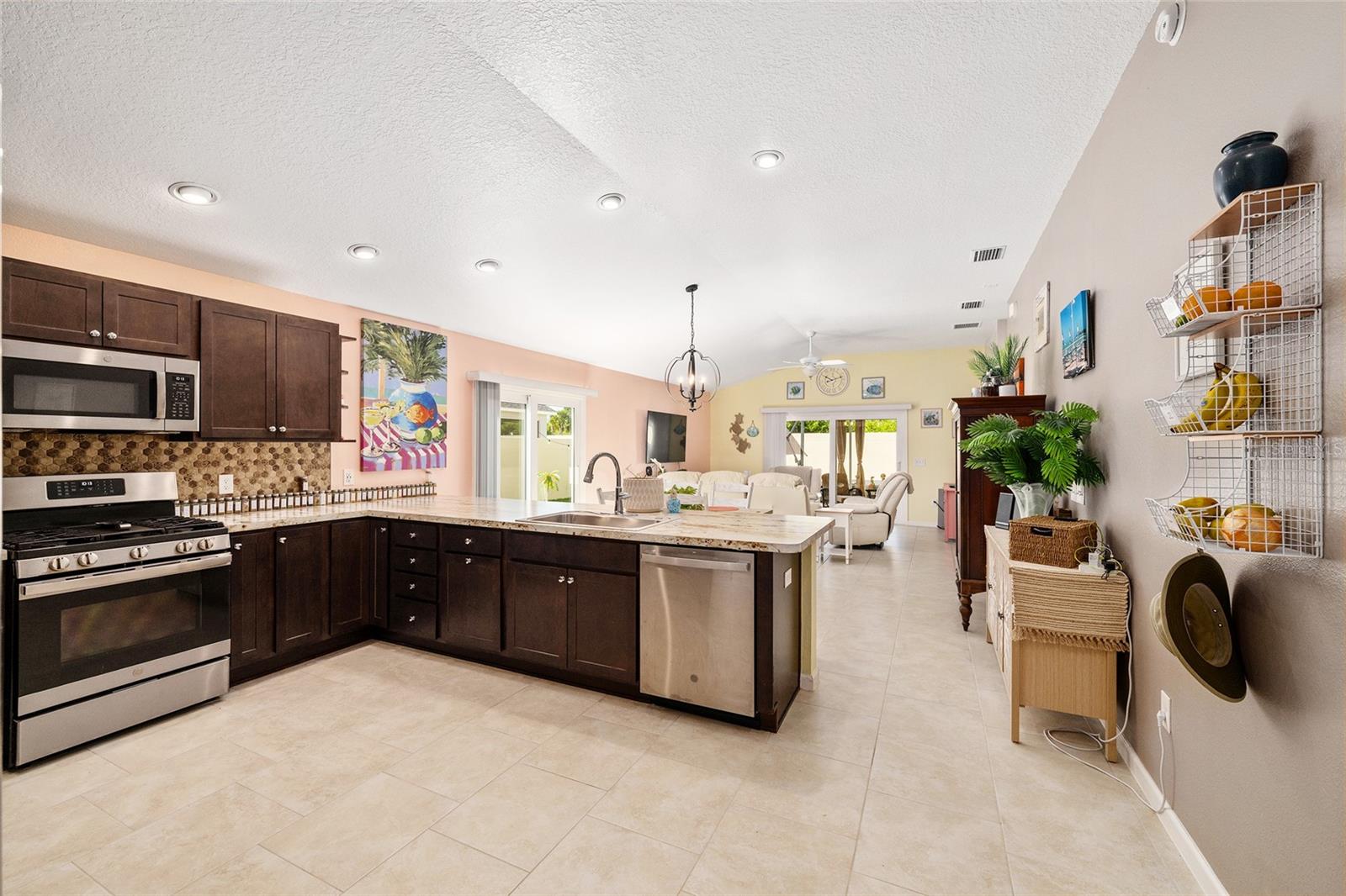 VILLAGES/SOUTHERN OAKS UN #91 - Residential