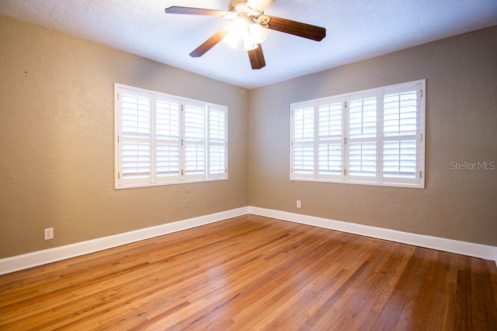 PARADISE PARK - Residential Lease
