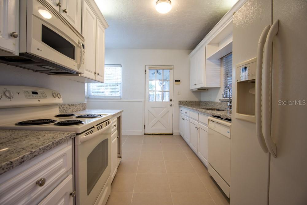 PARADISE PARK - Residential Lease