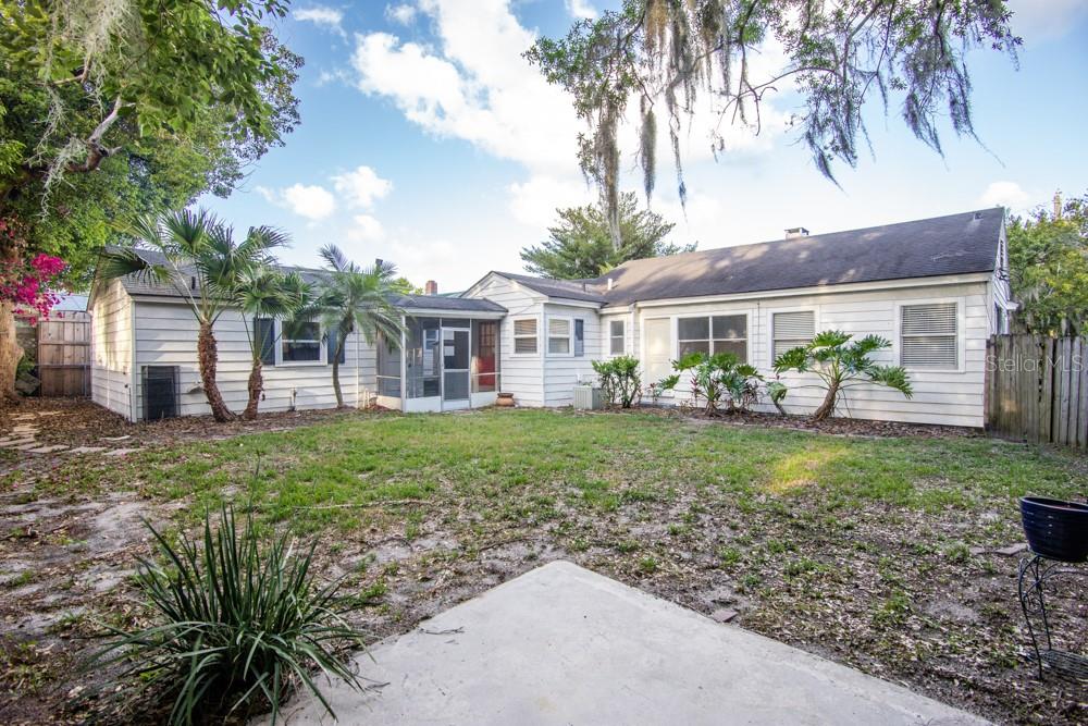 PARADISE PARK - Residential Lease