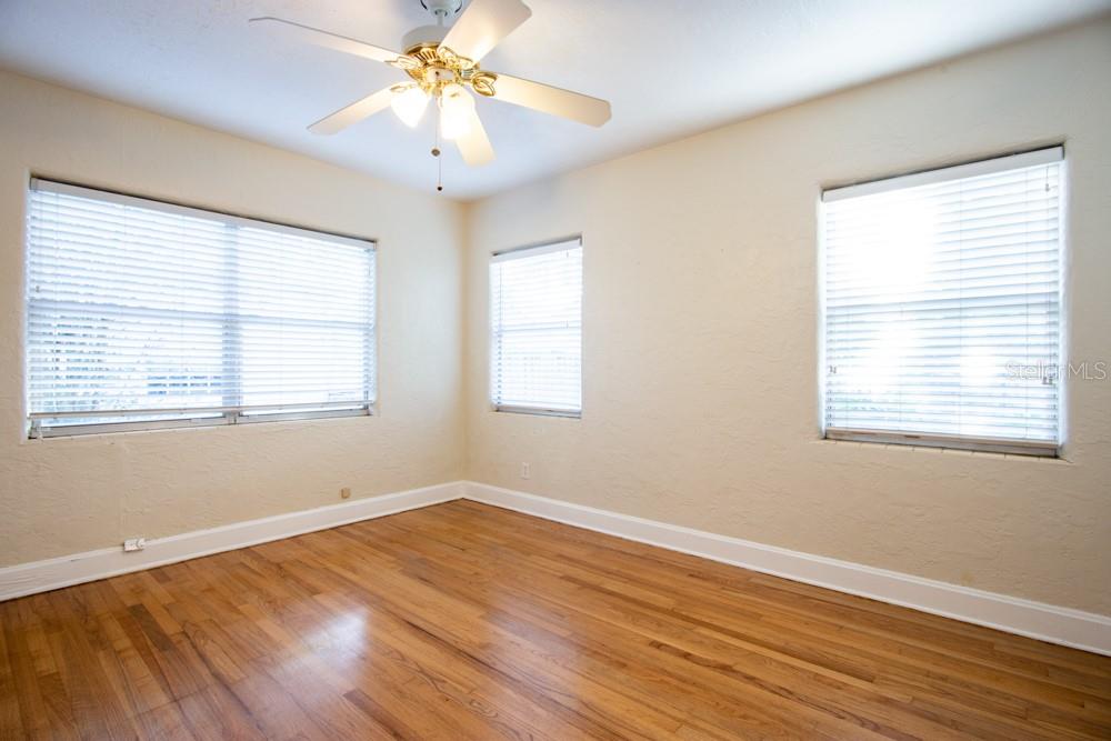PARADISE PARK - Residential Lease