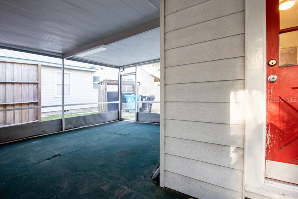 PARADISE PARK - Residential Lease
