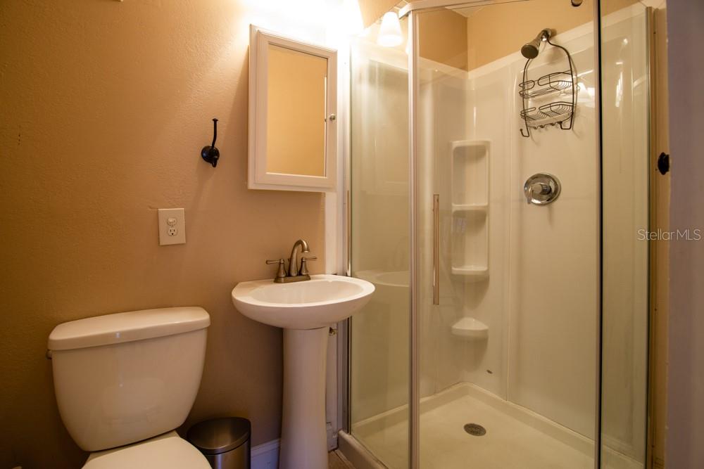 PARADISE PARK - Residential Lease