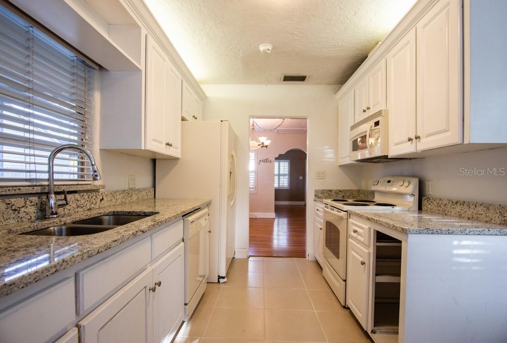 PARADISE PARK - Residential Lease