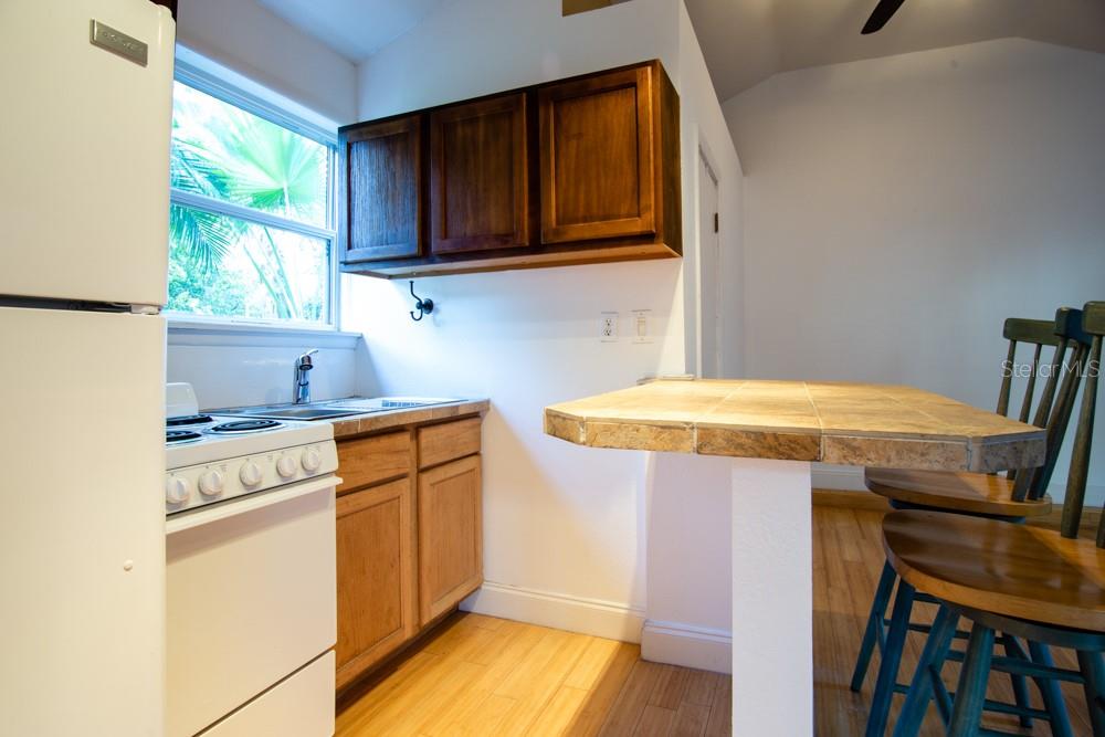 PARADISE PARK - Residential Lease