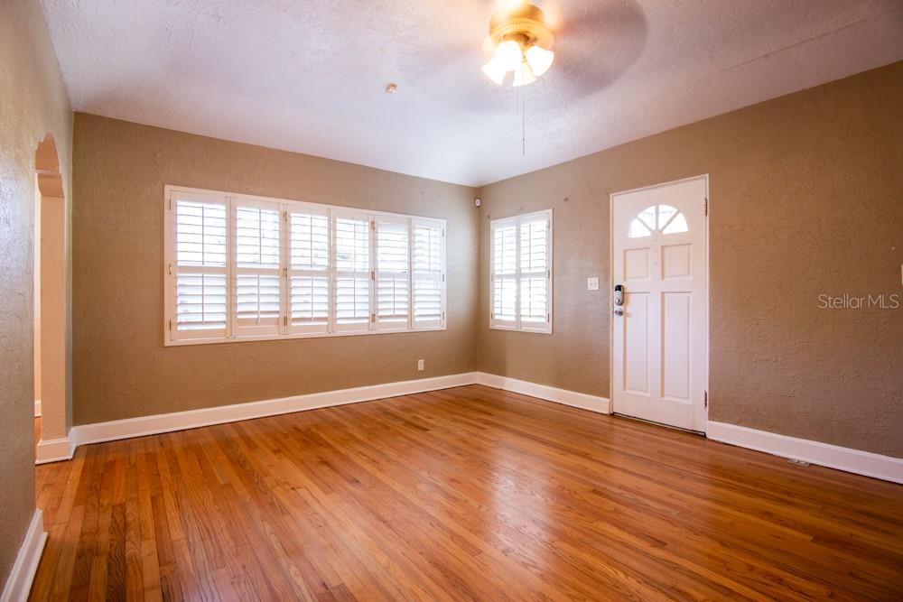 PARADISE PARK - Residential Lease