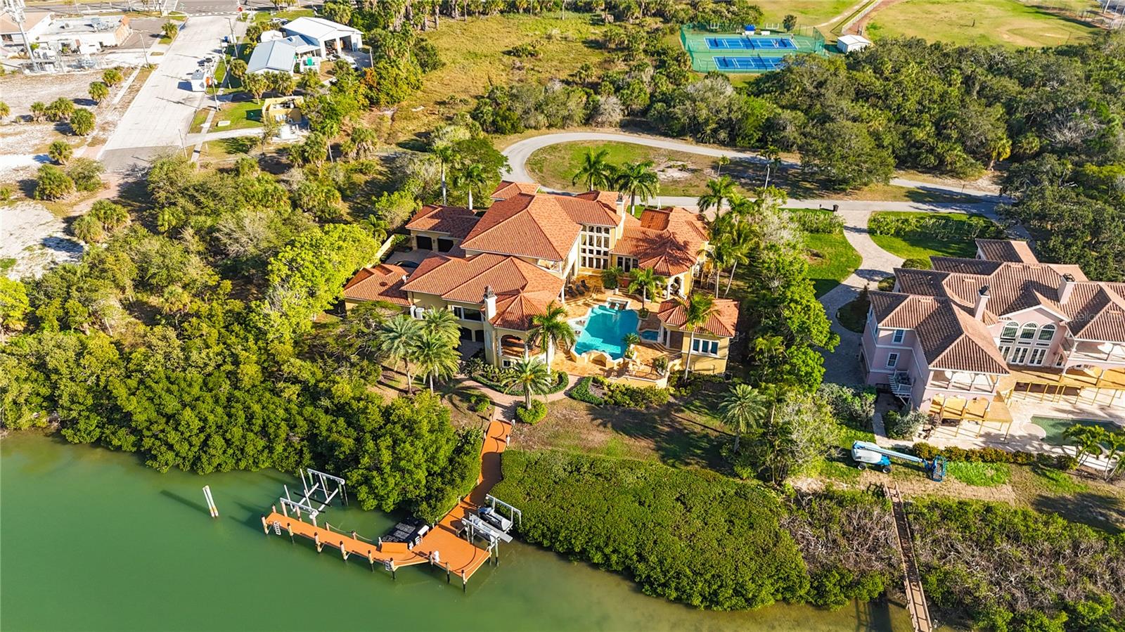 TIERRA VERDE - Residential