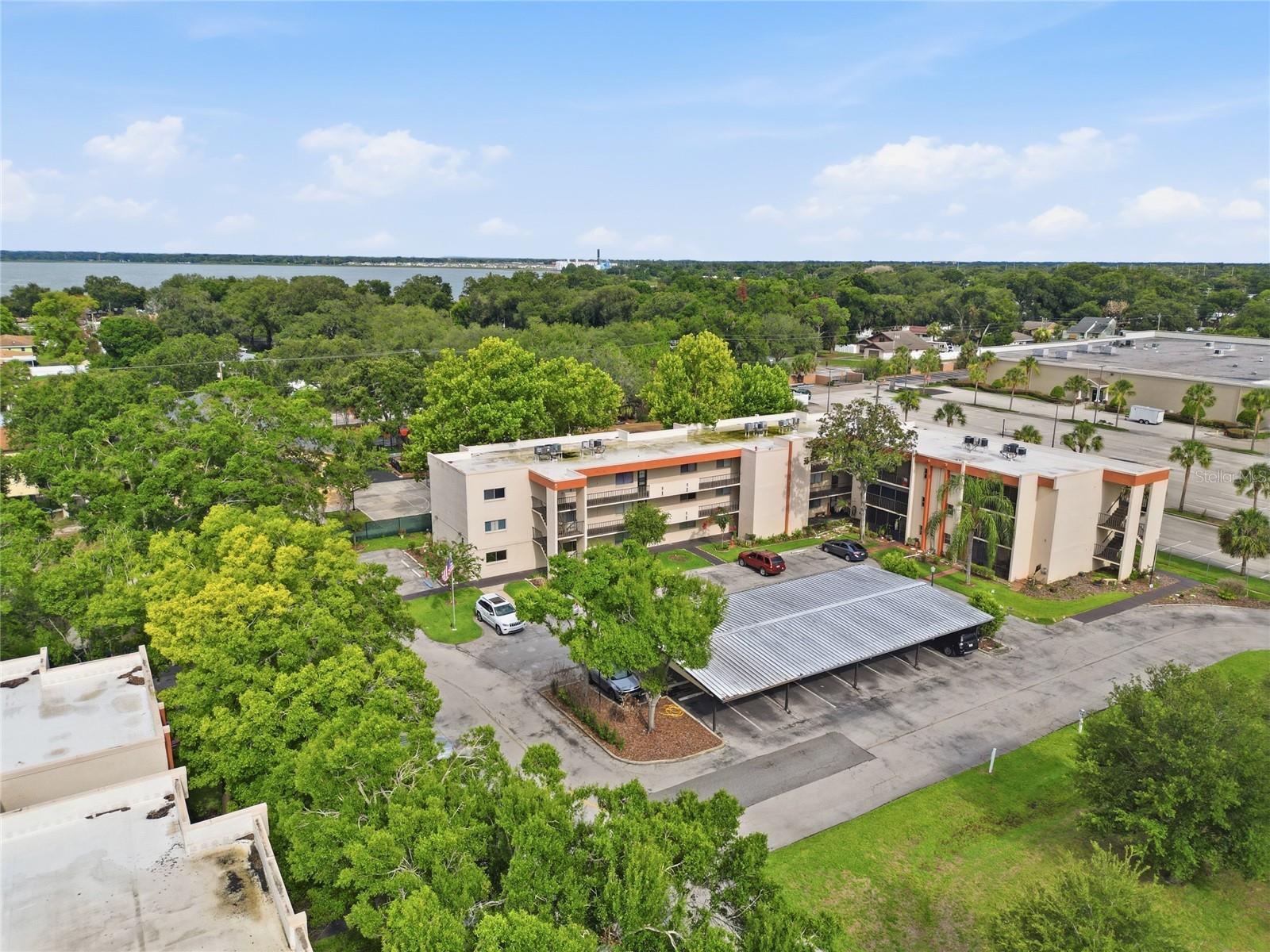LAKESIDE VILLAGE 01 CONDO - Residential