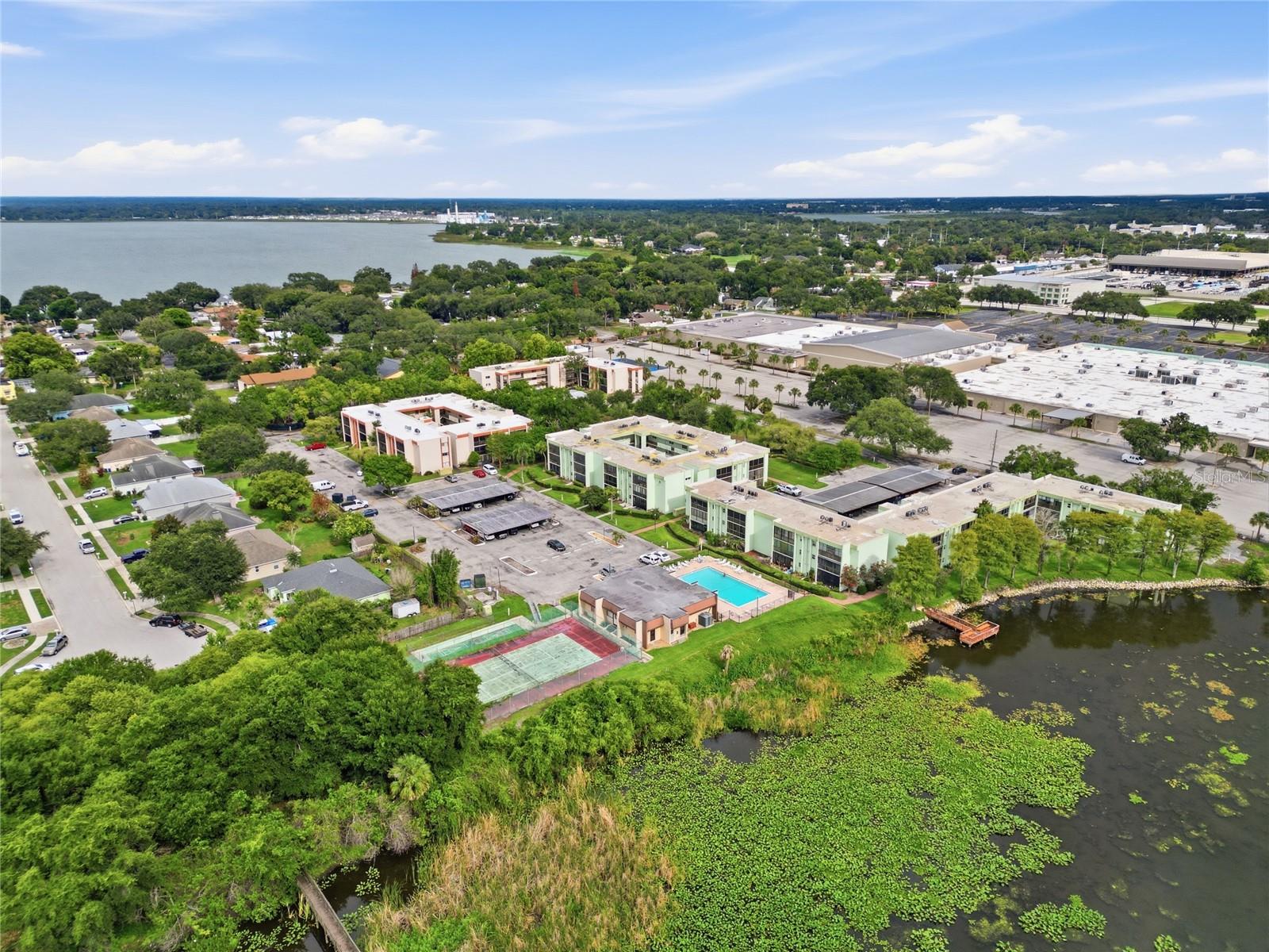 LAKESIDE VILLAGE 01 CONDO - Residential