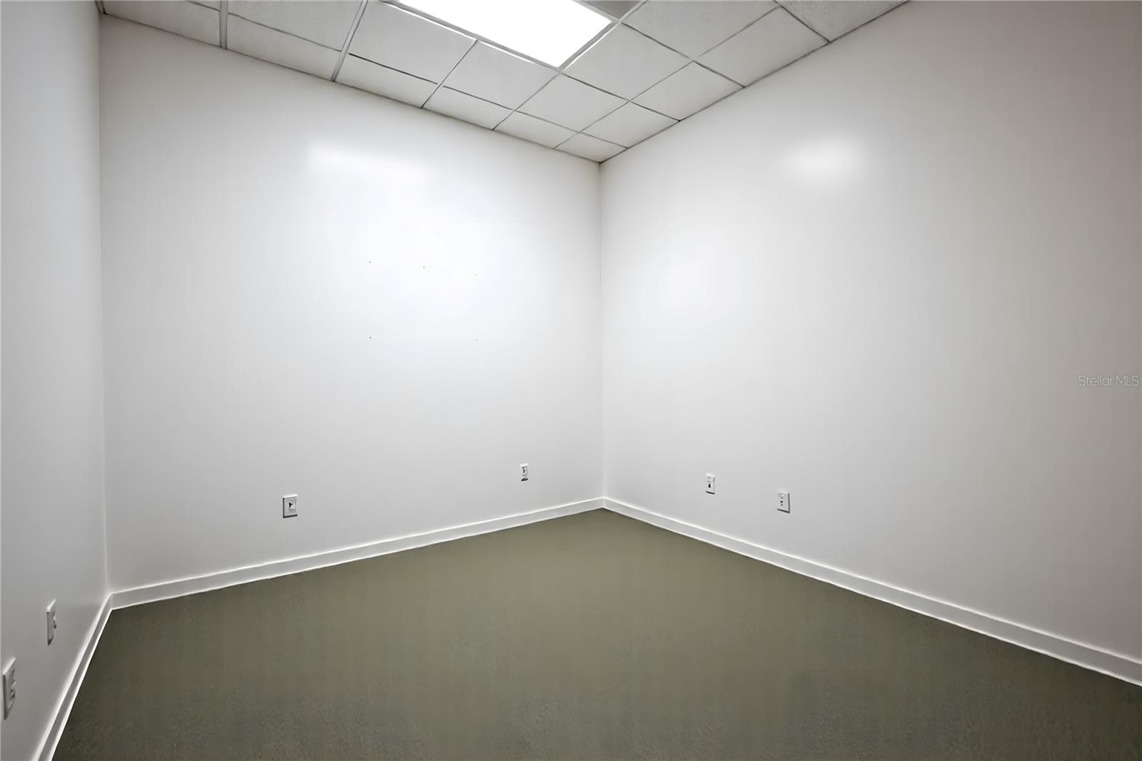 O S P SERVICE CENTER - Commercial Sale