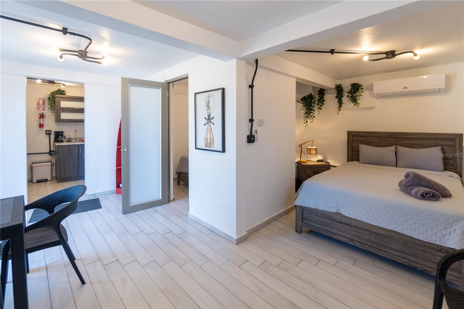 SUGAR BRIDGE SUITES - Residential Income