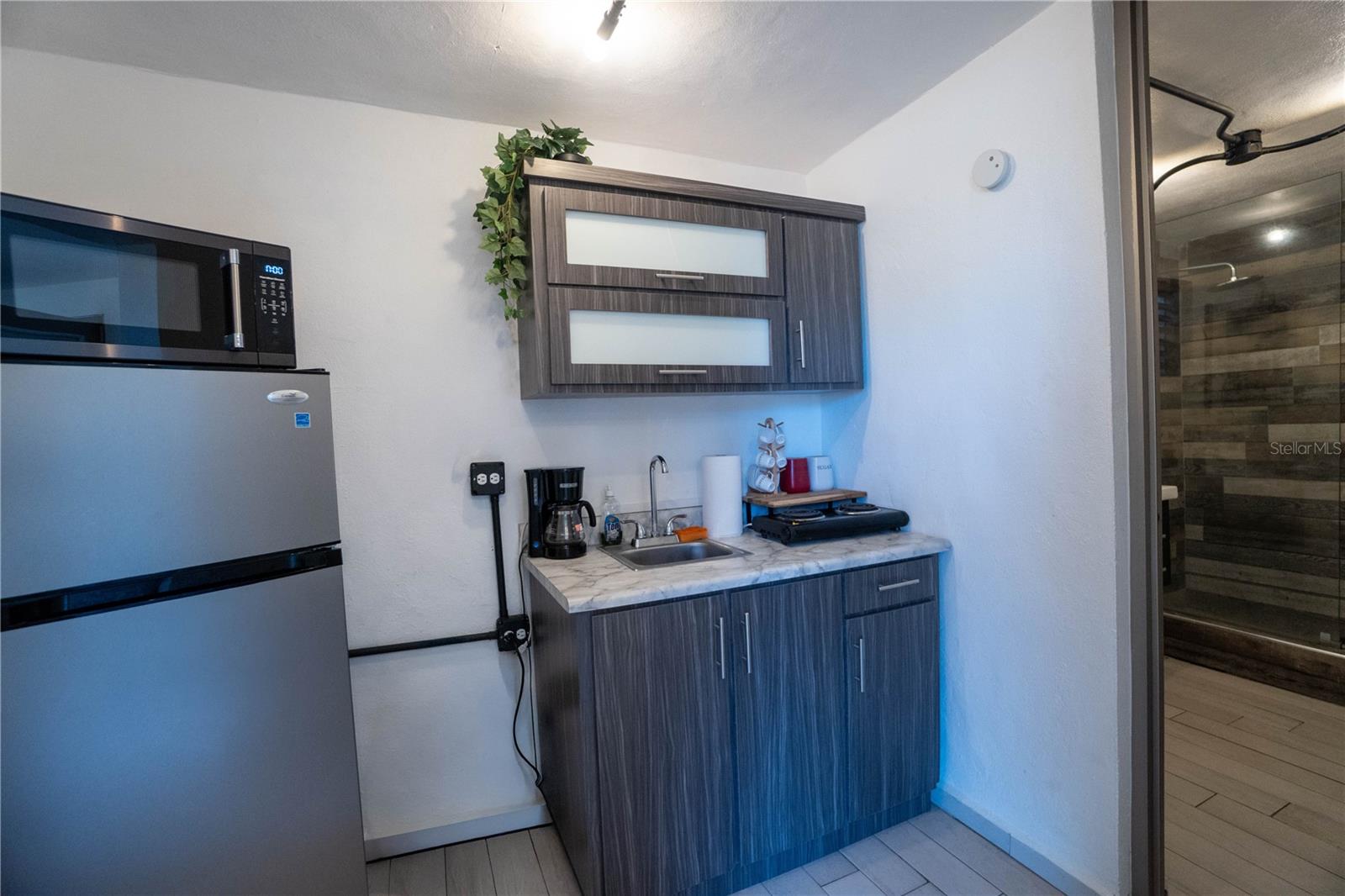 SUGAR BRIDGE SUITES - Residential Income