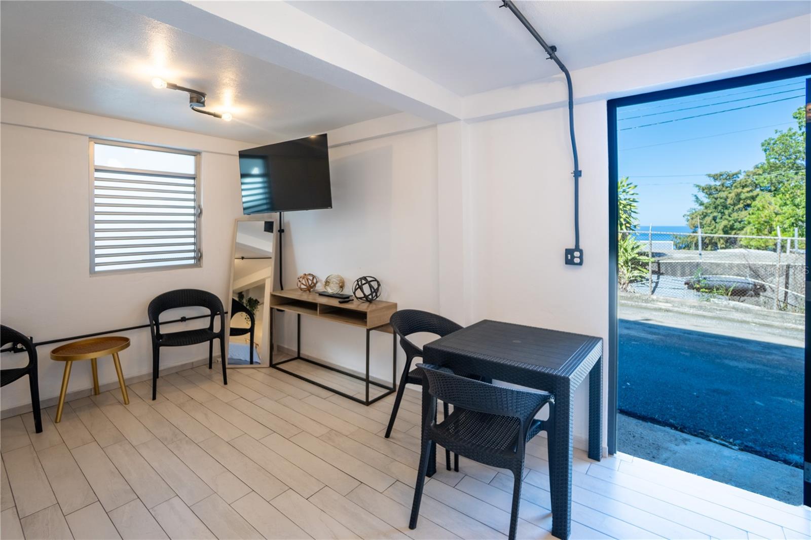 SUGAR BRIDGE SUITES - Residential Income