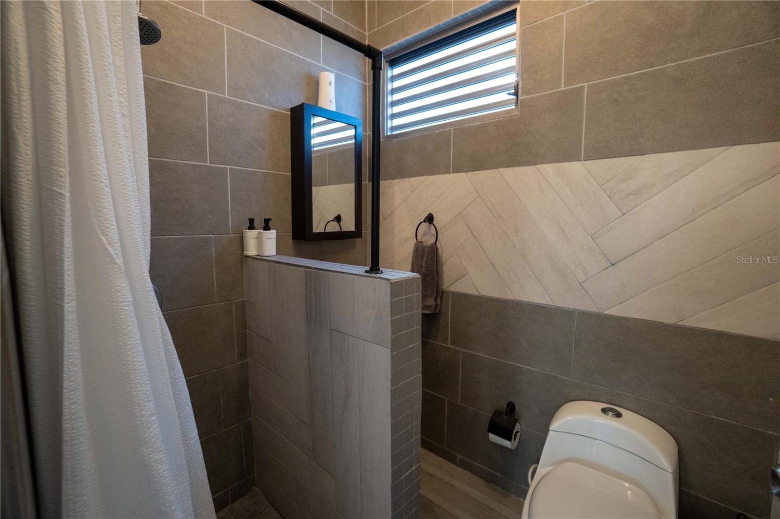 SUGAR BRIDGE SUITES - Residential Income