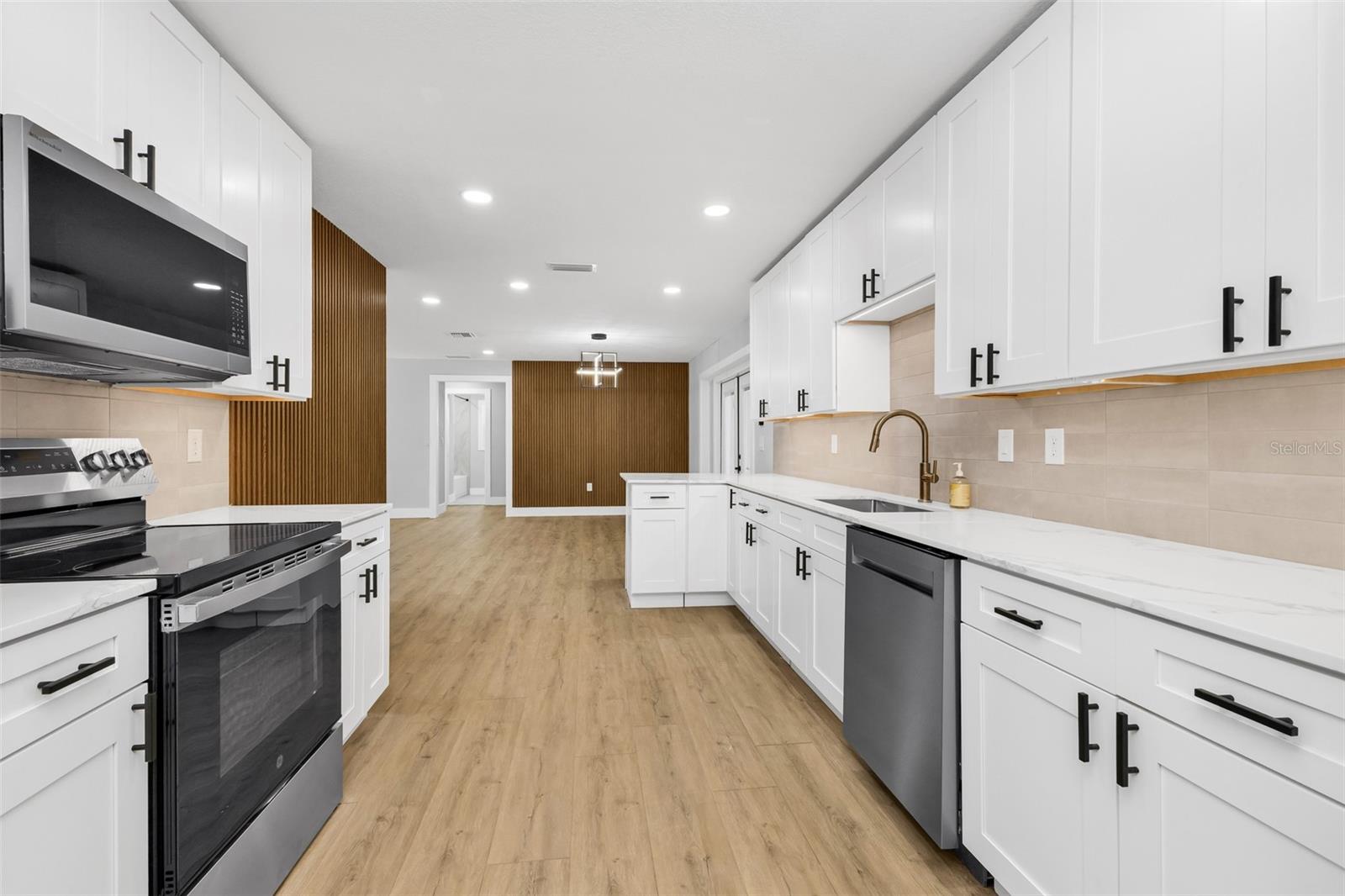 SOUTH VENICE - Residential