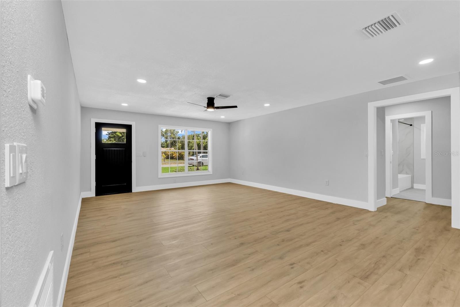 SOUTH VENICE - Residential