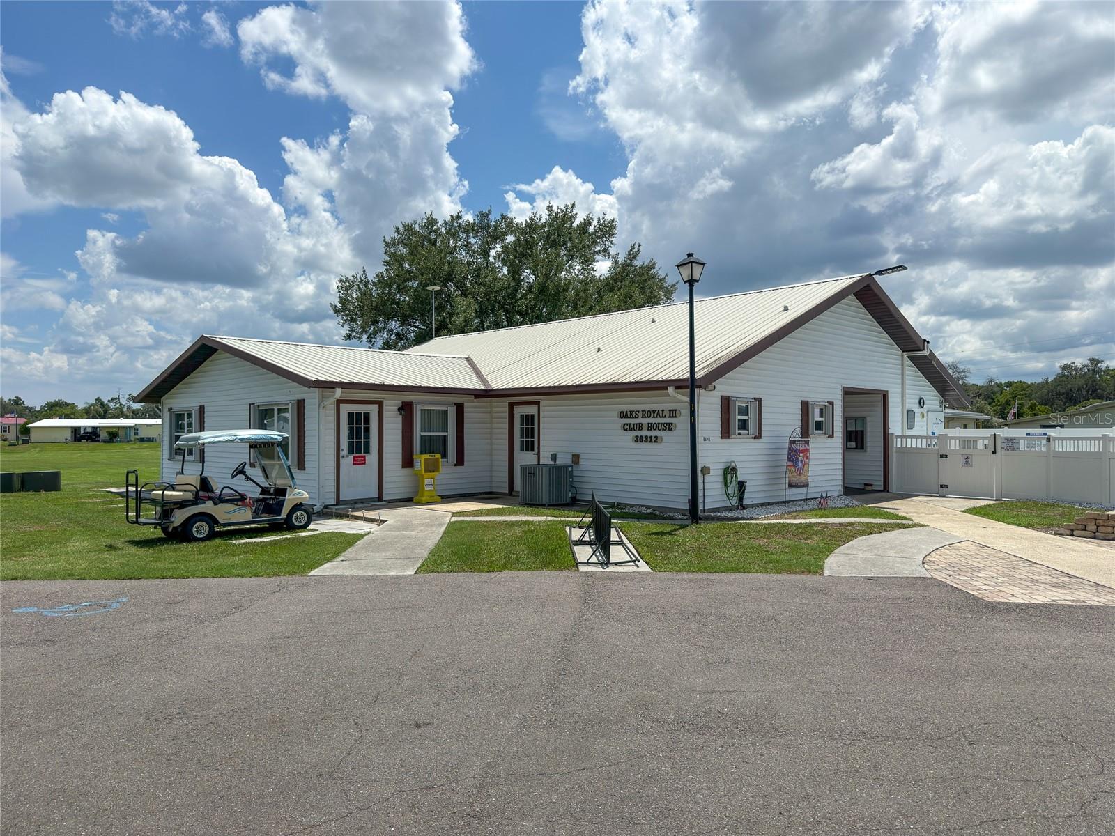 OAKS ROYAL - Residential