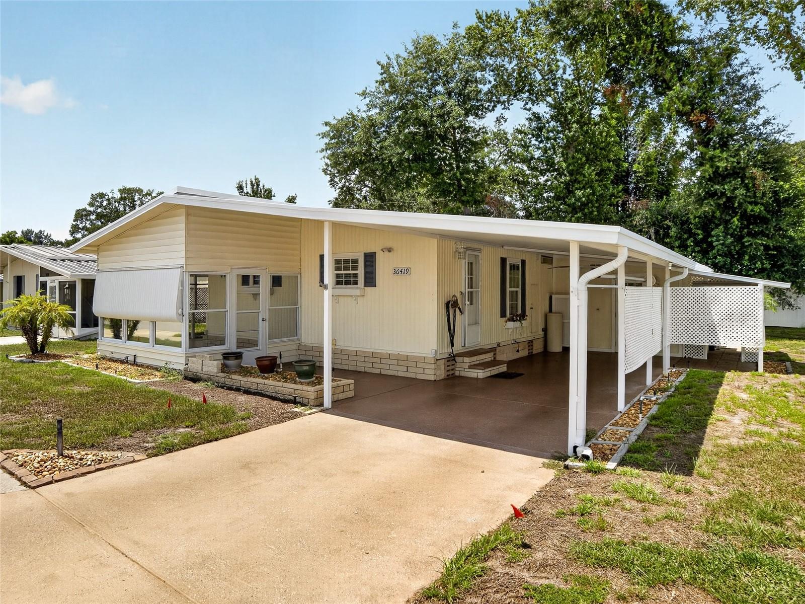 OAKS ROYAL - Residential