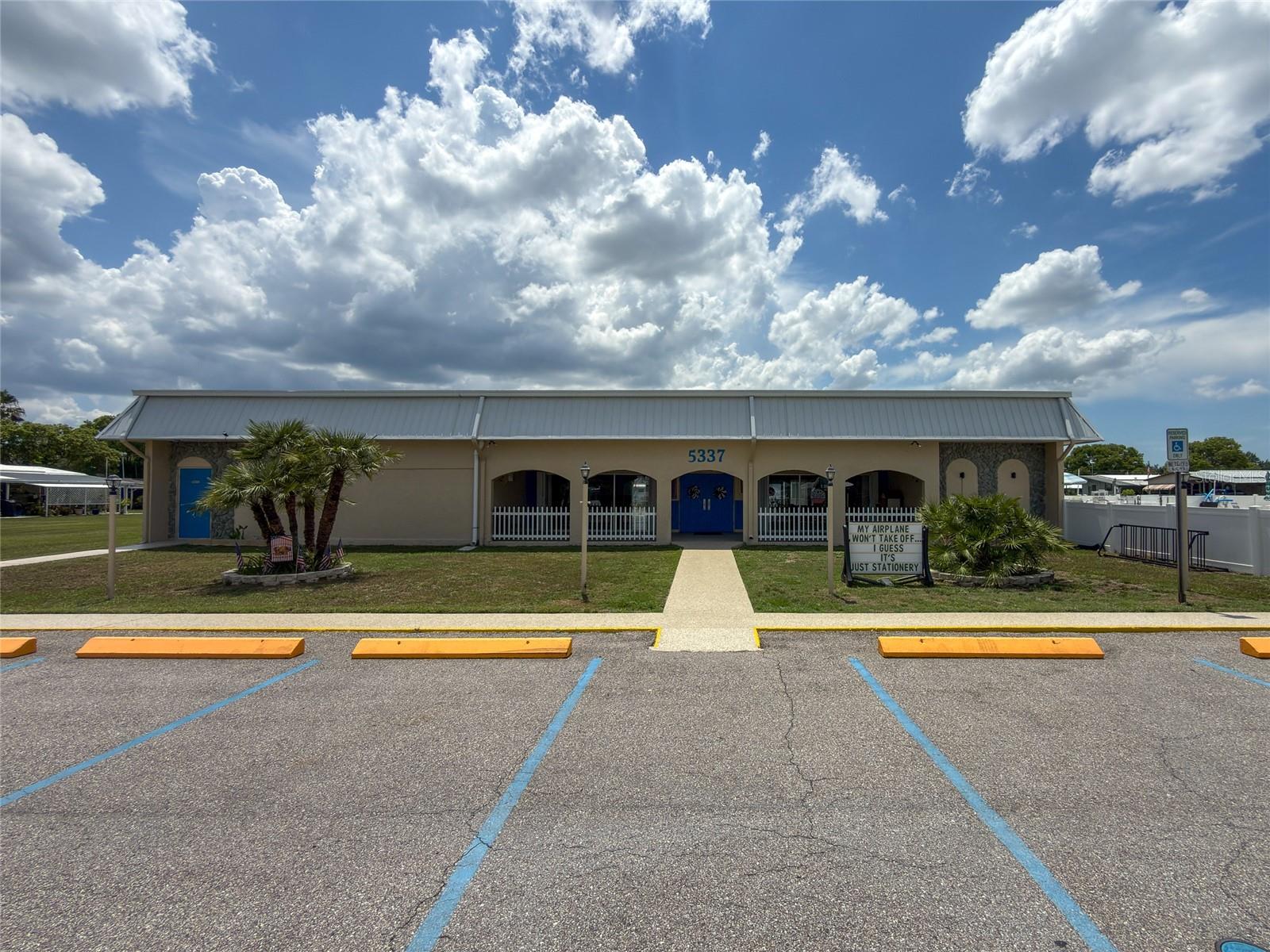 OAKS ROYAL - Residential