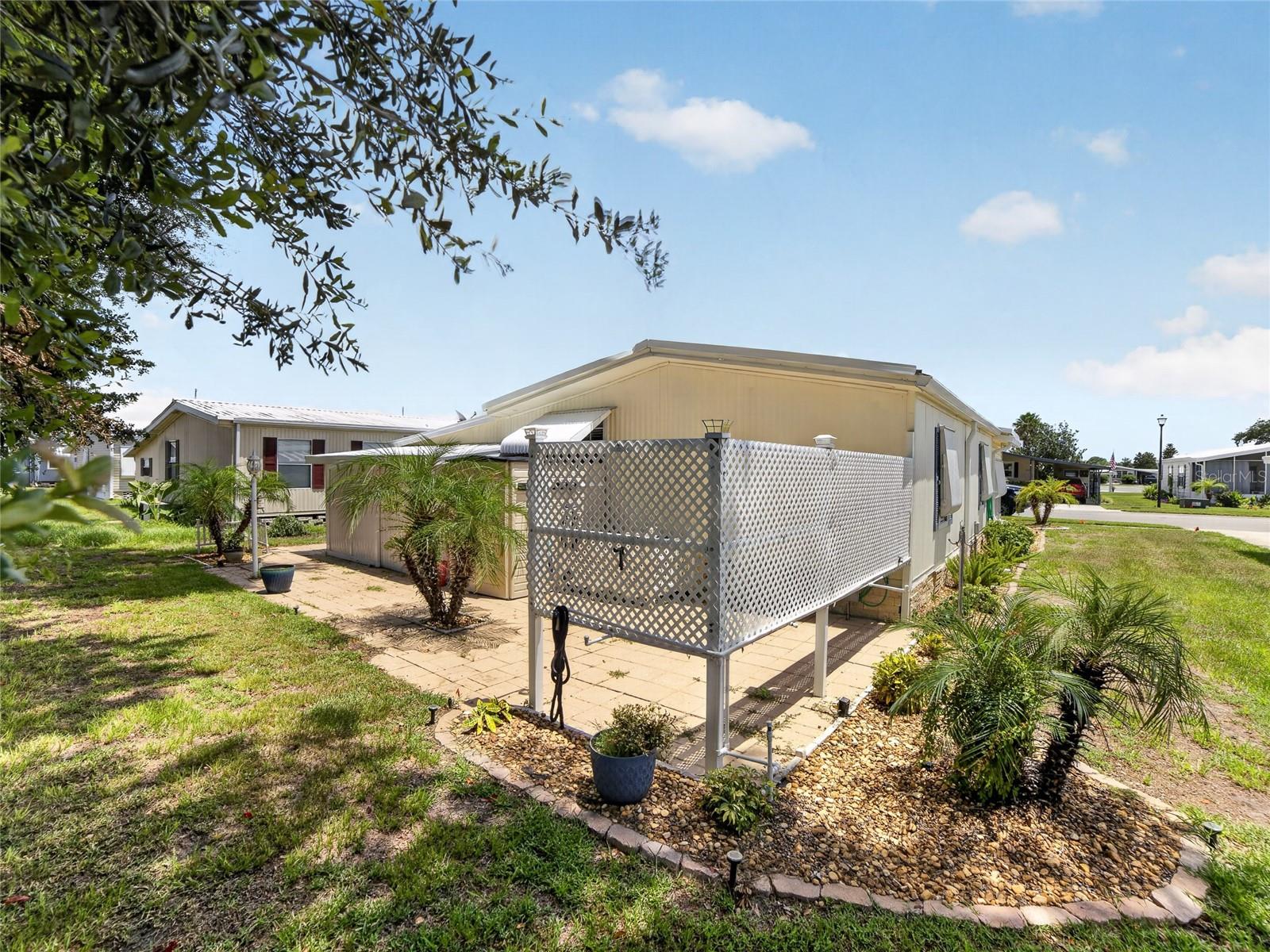 OAKS ROYAL - Residential