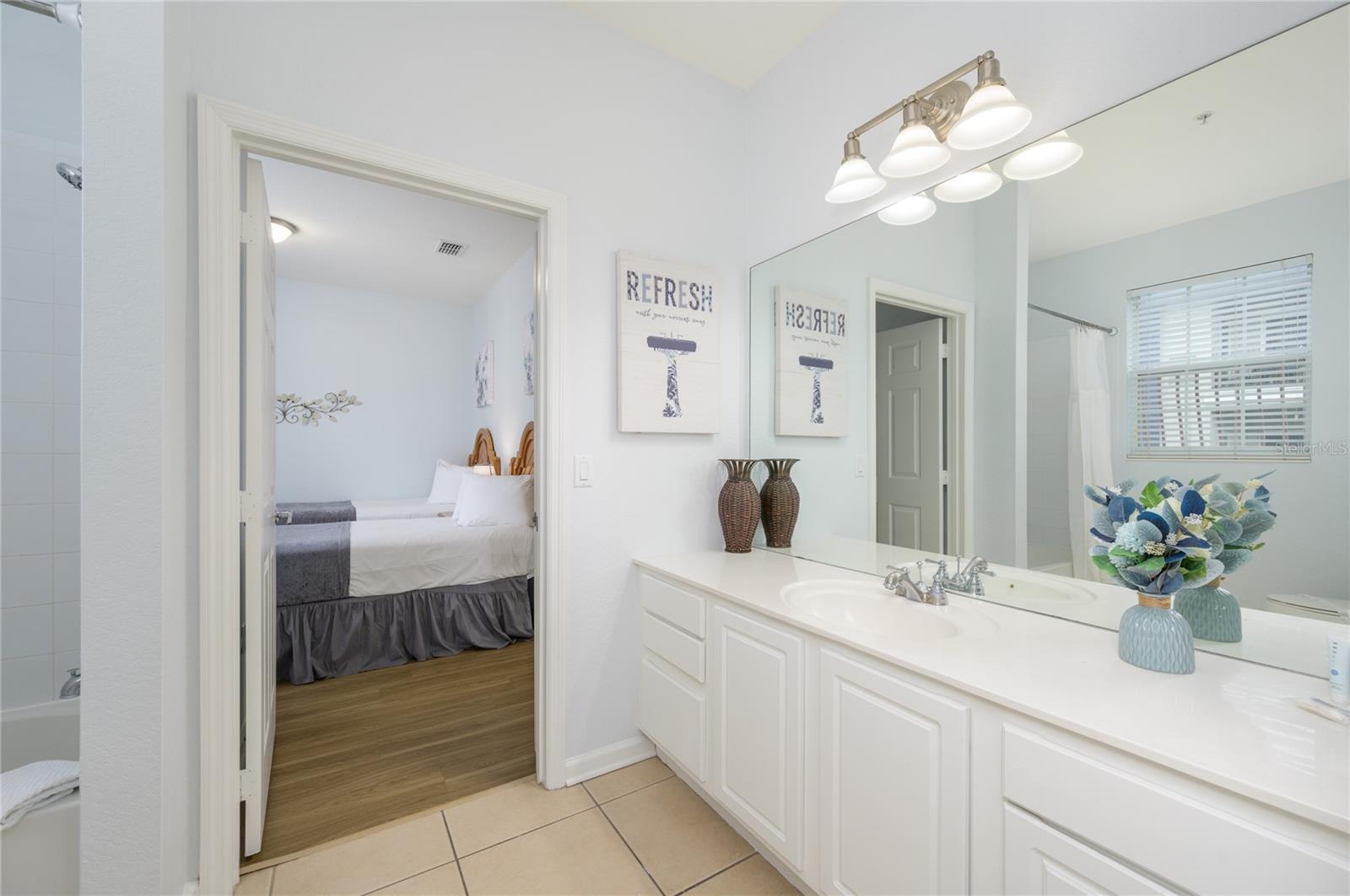 VISTA CAY AT HARBOR SQUARE CONDOMINIUM PHASE - Residential