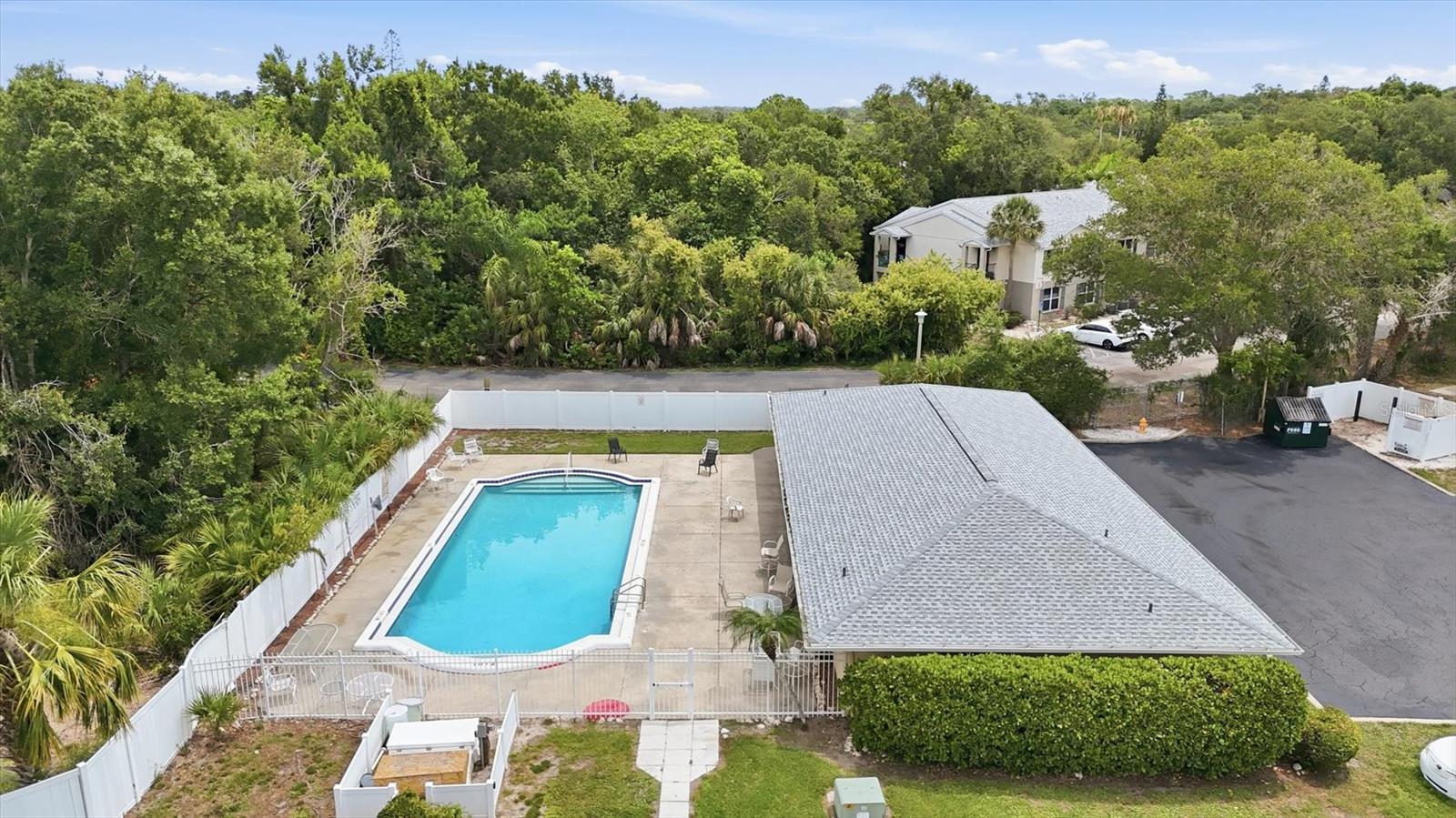SUMMER LAKES - Residential