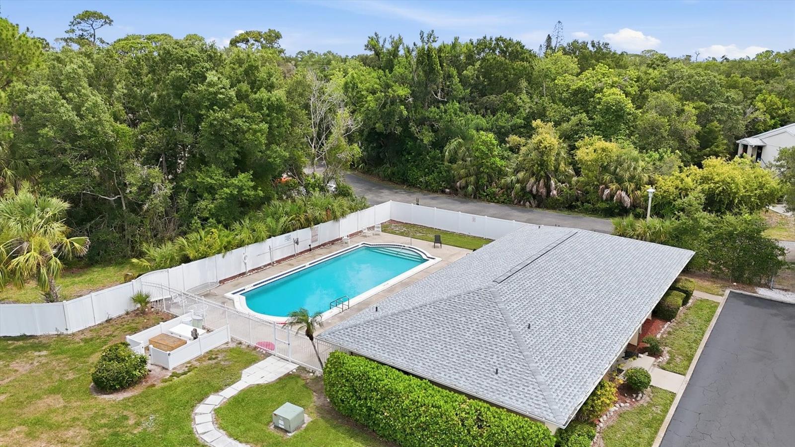 SUMMER LAKES - Residential