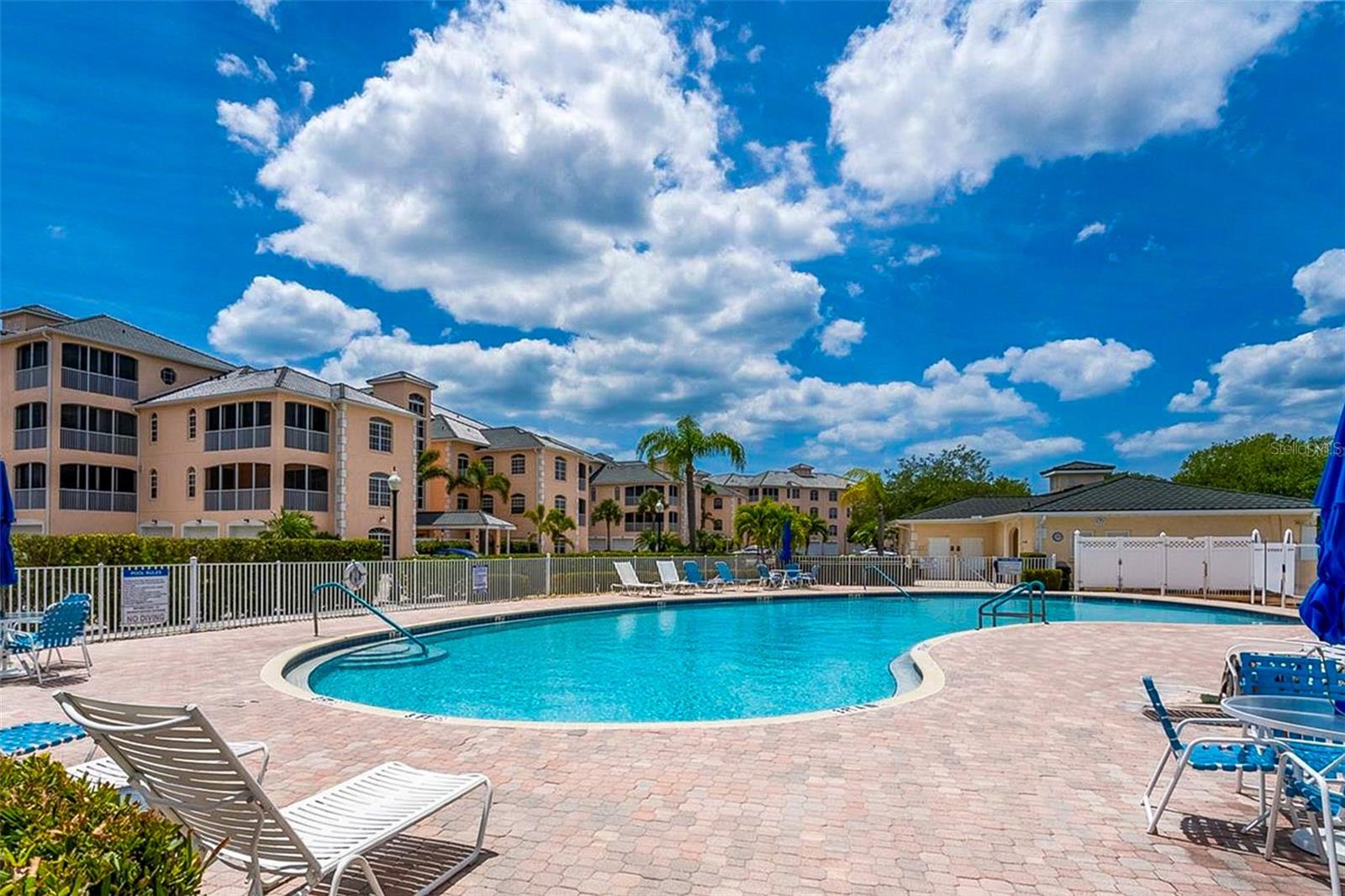 COURTYARDS AT GONDOLA PARK THE - Residential