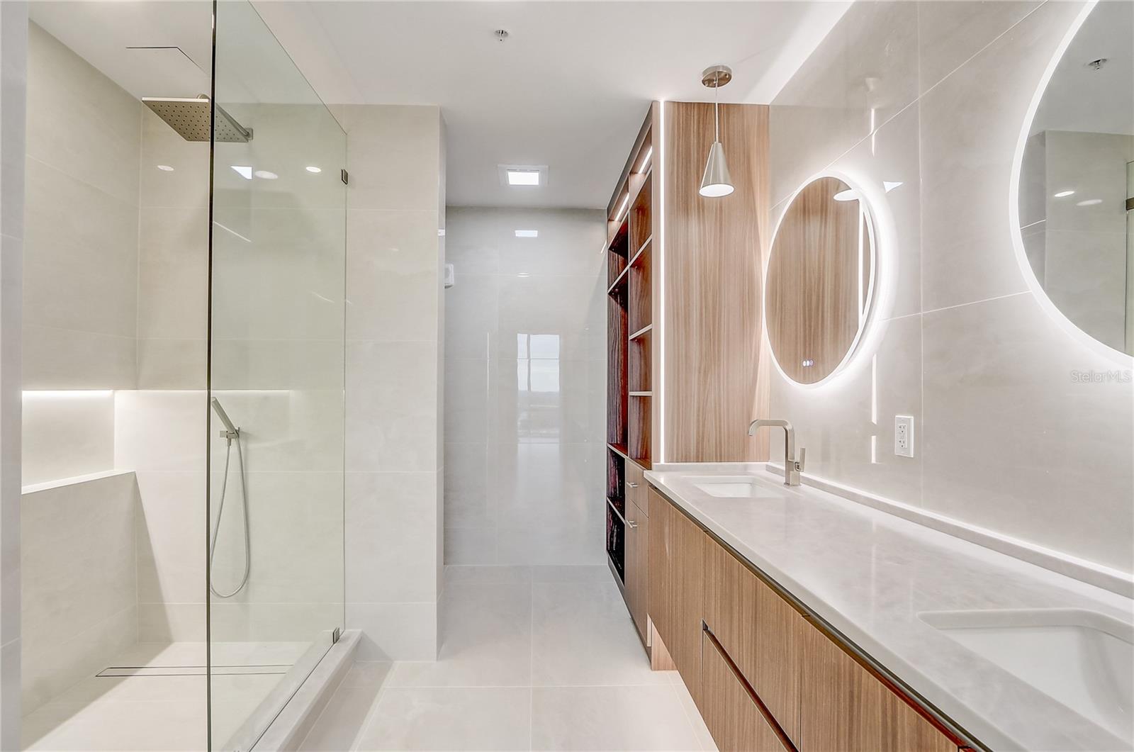VUE/LK EOLA - Residential Lease