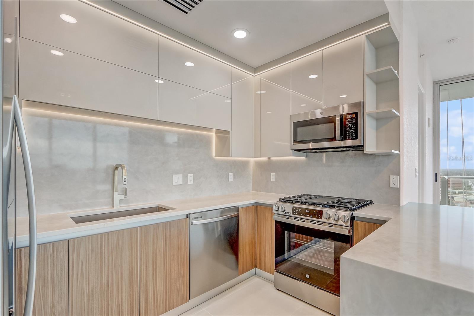 VUE/LK EOLA - Residential Lease