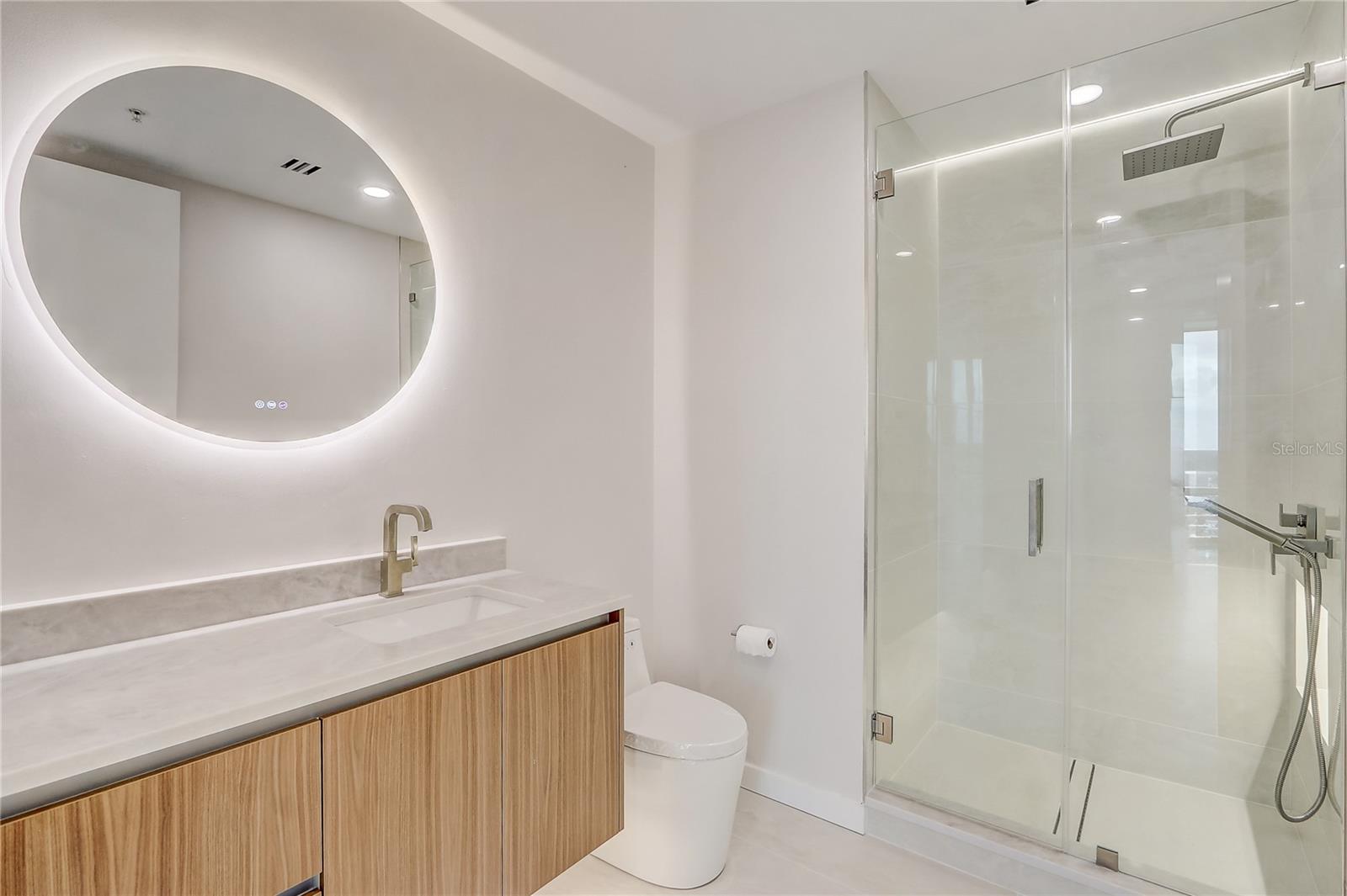 VUE/LK EOLA - Residential Lease