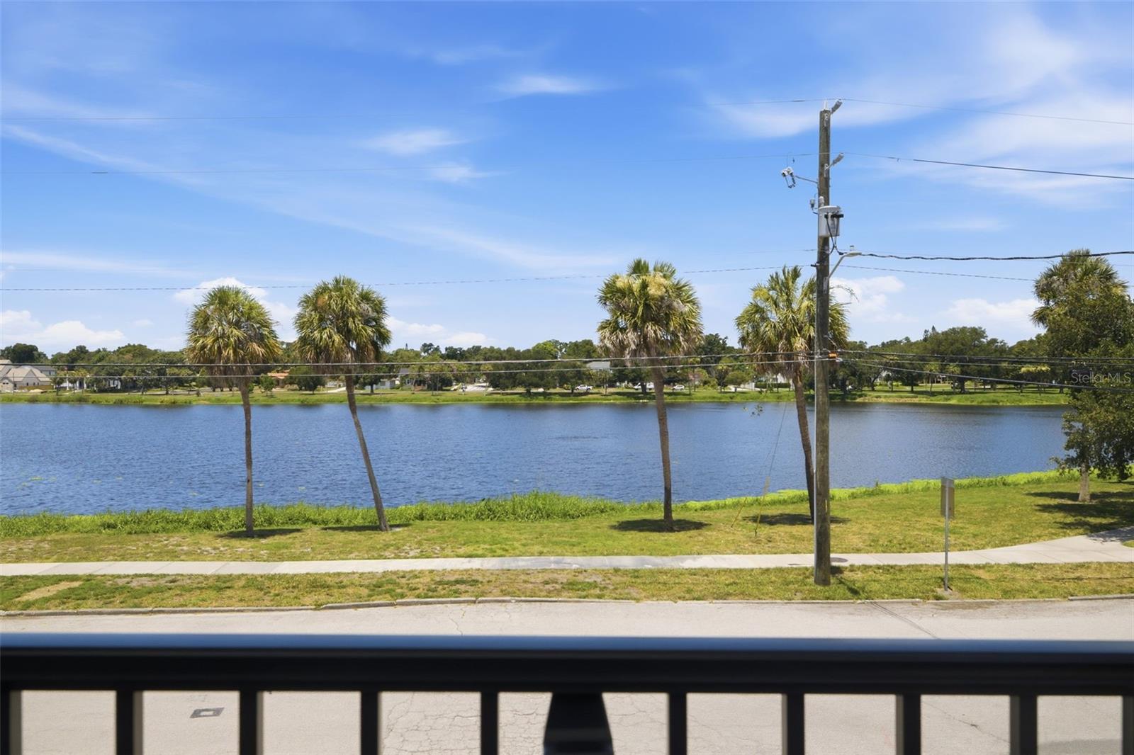 UPTOWN CRESCENT LAKE - Residential