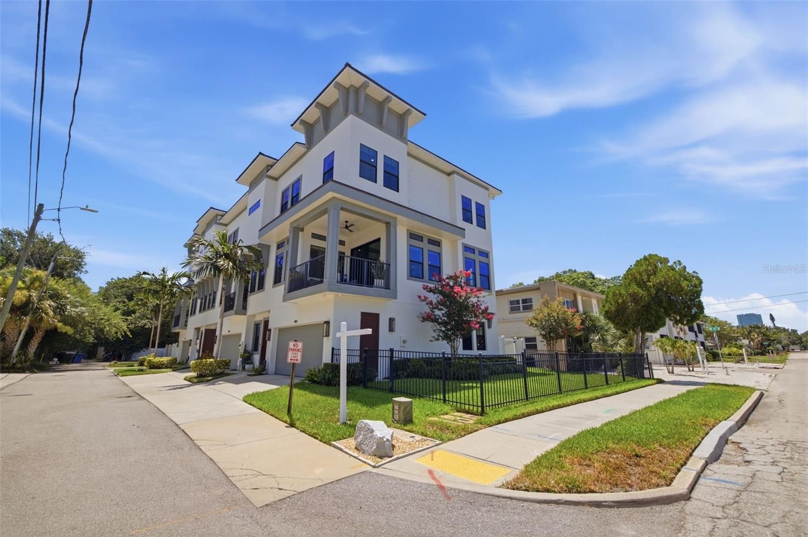 UPTOWN CRESCENT LAKE - Residential
