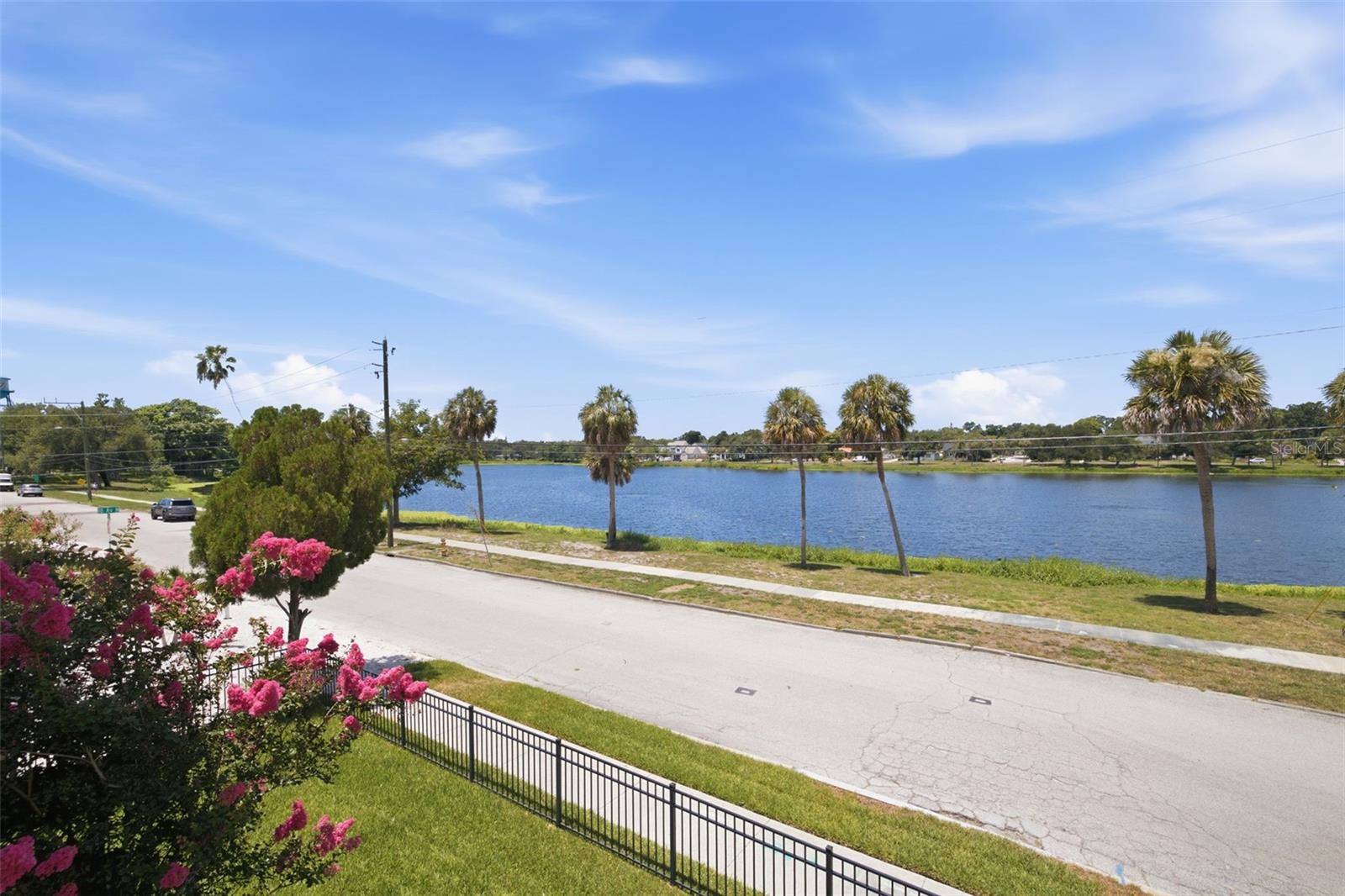UPTOWN CRESCENT LAKE - Residential