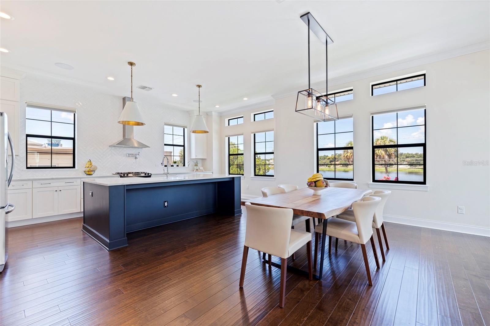 UPTOWN CRESCENT LAKE - Residential