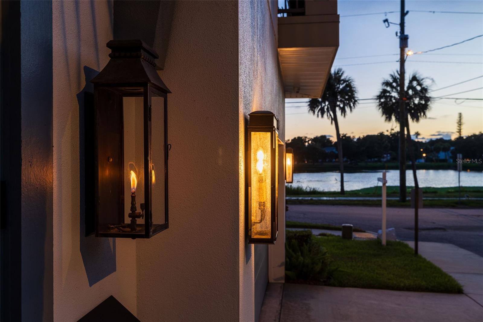 UPTOWN CRESCENT LAKE - Residential