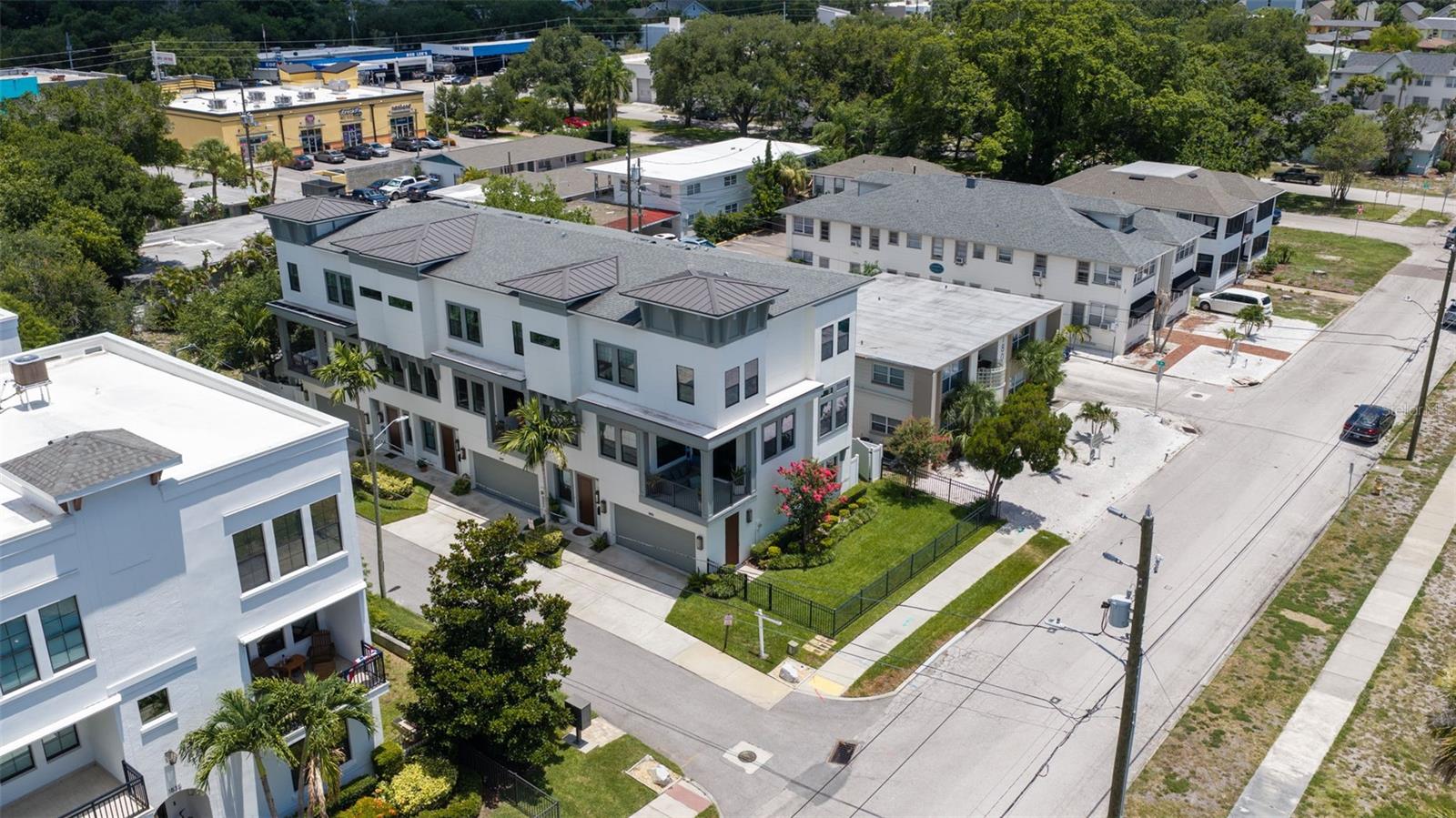 UPTOWN CRESCENT LAKE - Residential