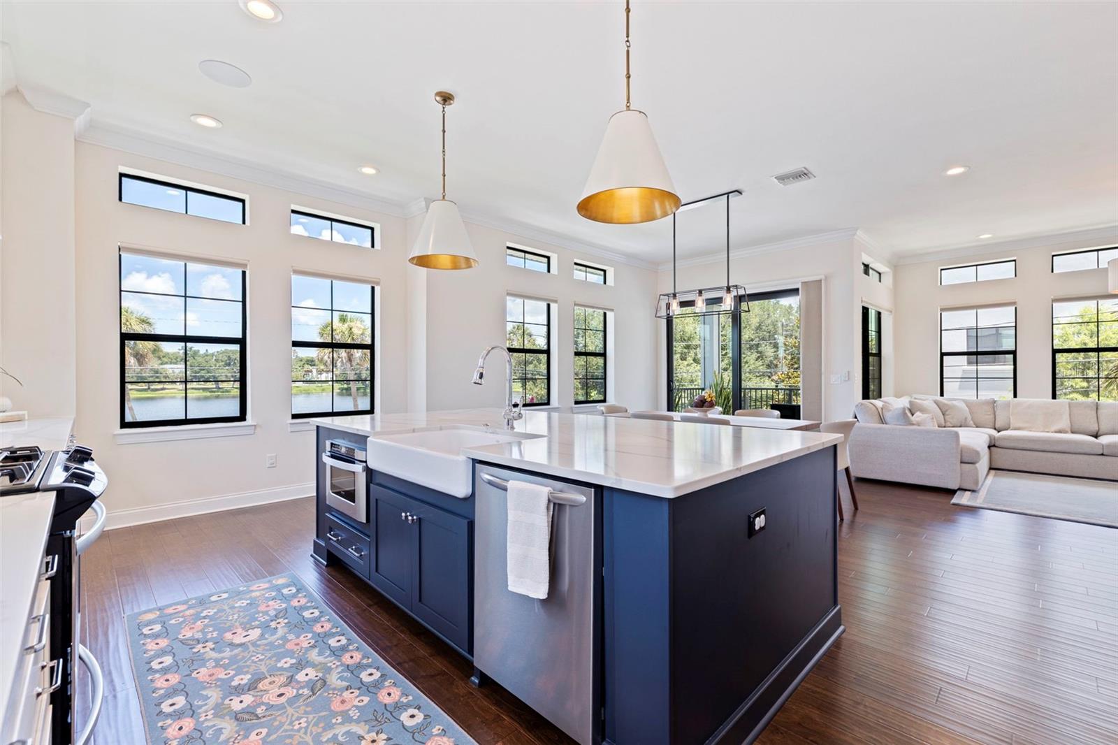 UPTOWN CRESCENT LAKE - Residential