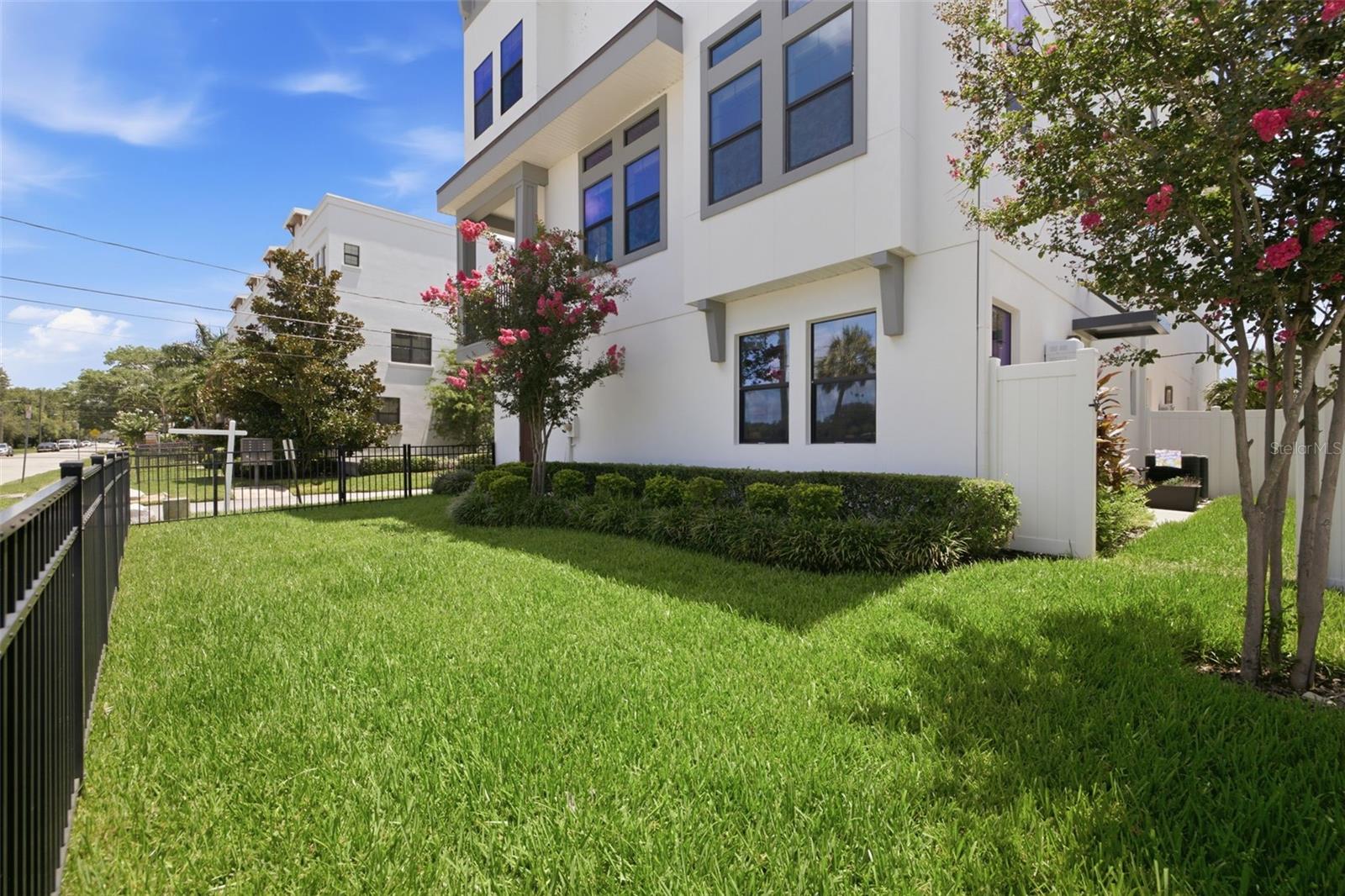 UPTOWN CRESCENT LAKE - Residential