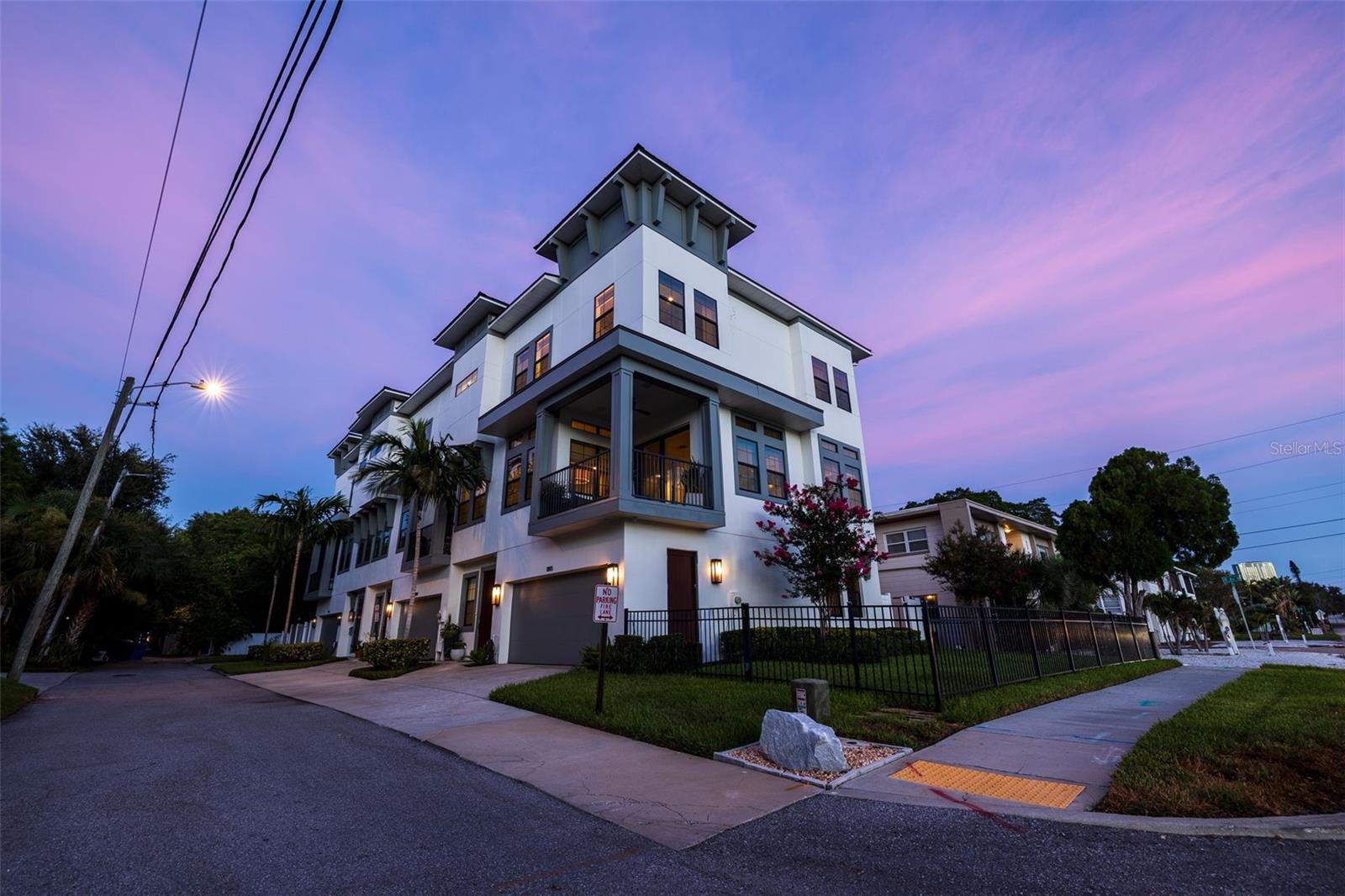 UPTOWN CRESCENT LAKE - Residential