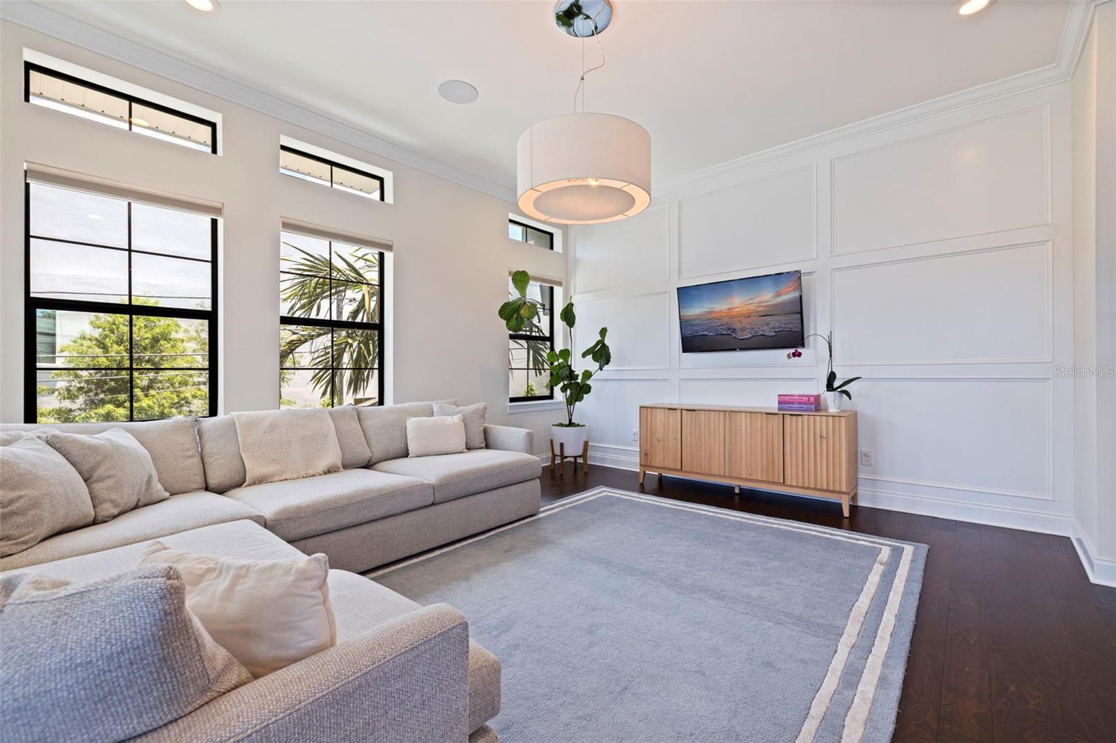 UPTOWN CRESCENT LAKE - Residential
