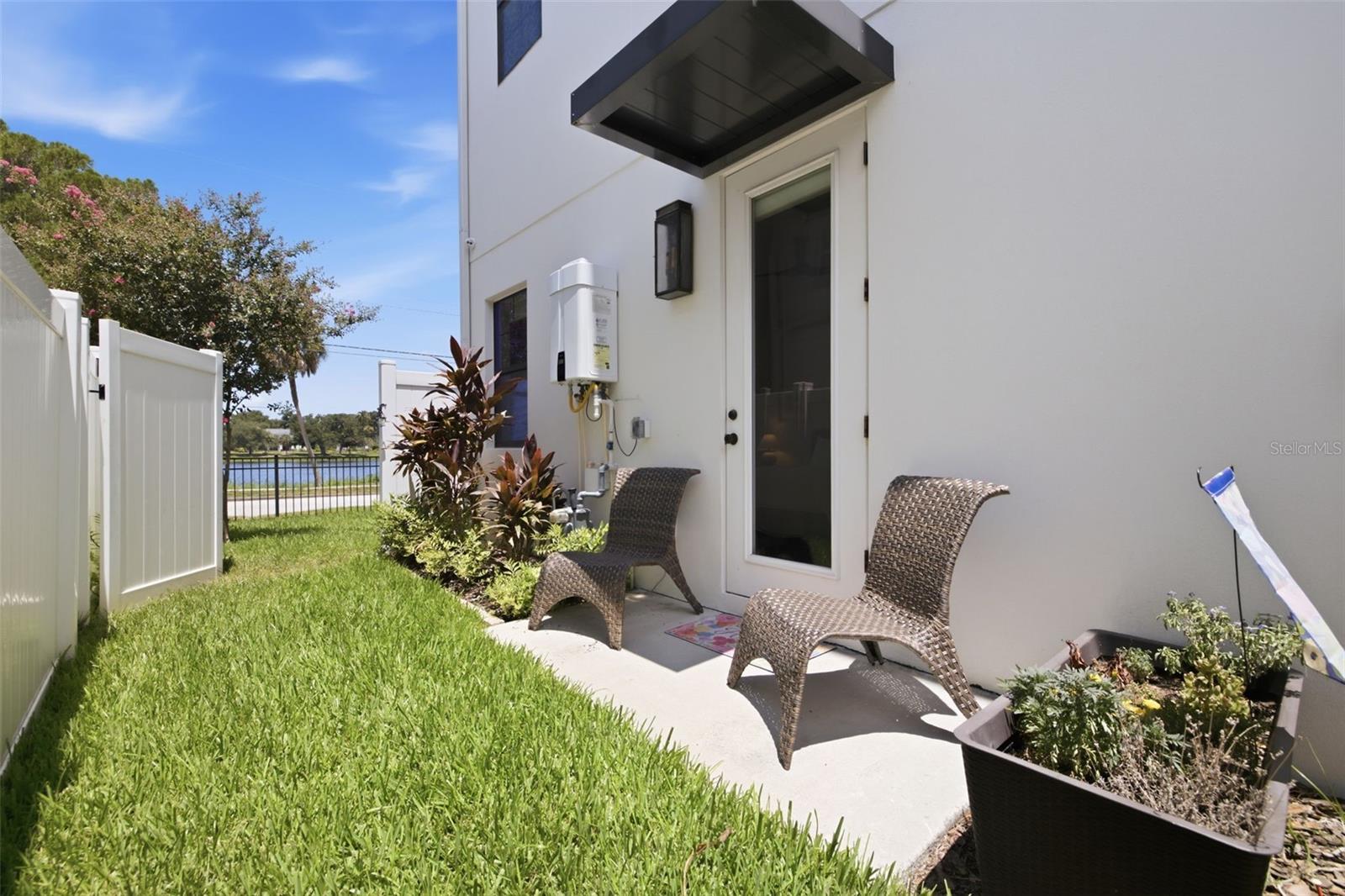UPTOWN CRESCENT LAKE - Residential