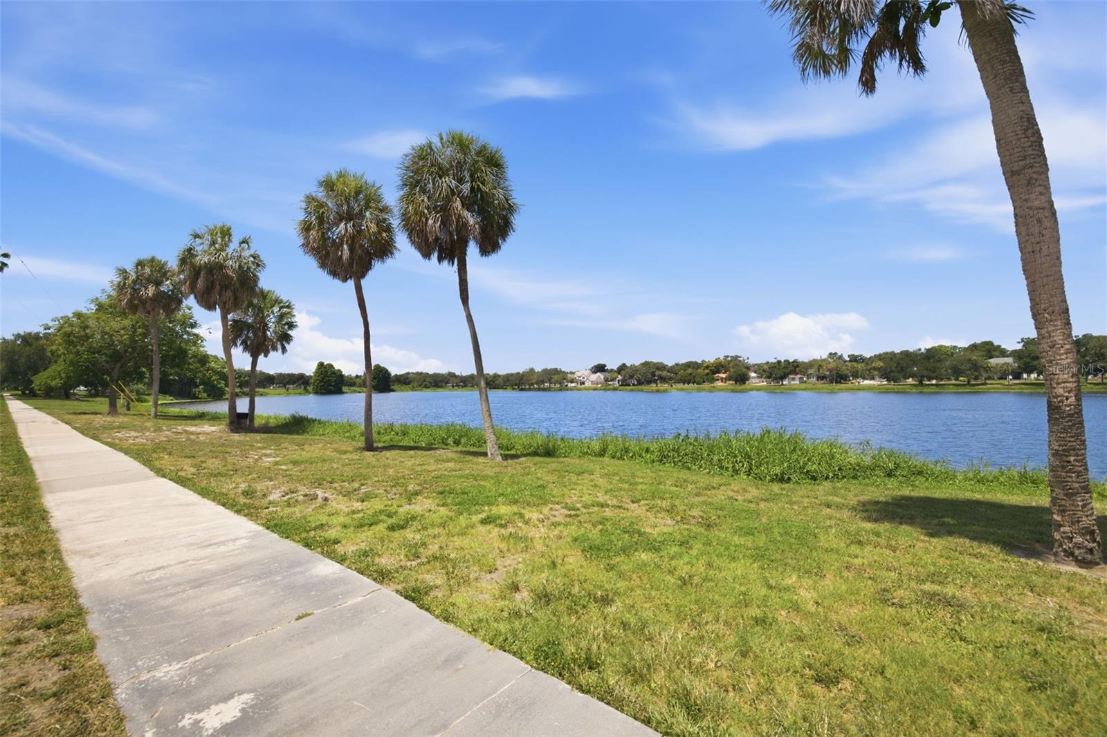 UPTOWN CRESCENT LAKE - Residential