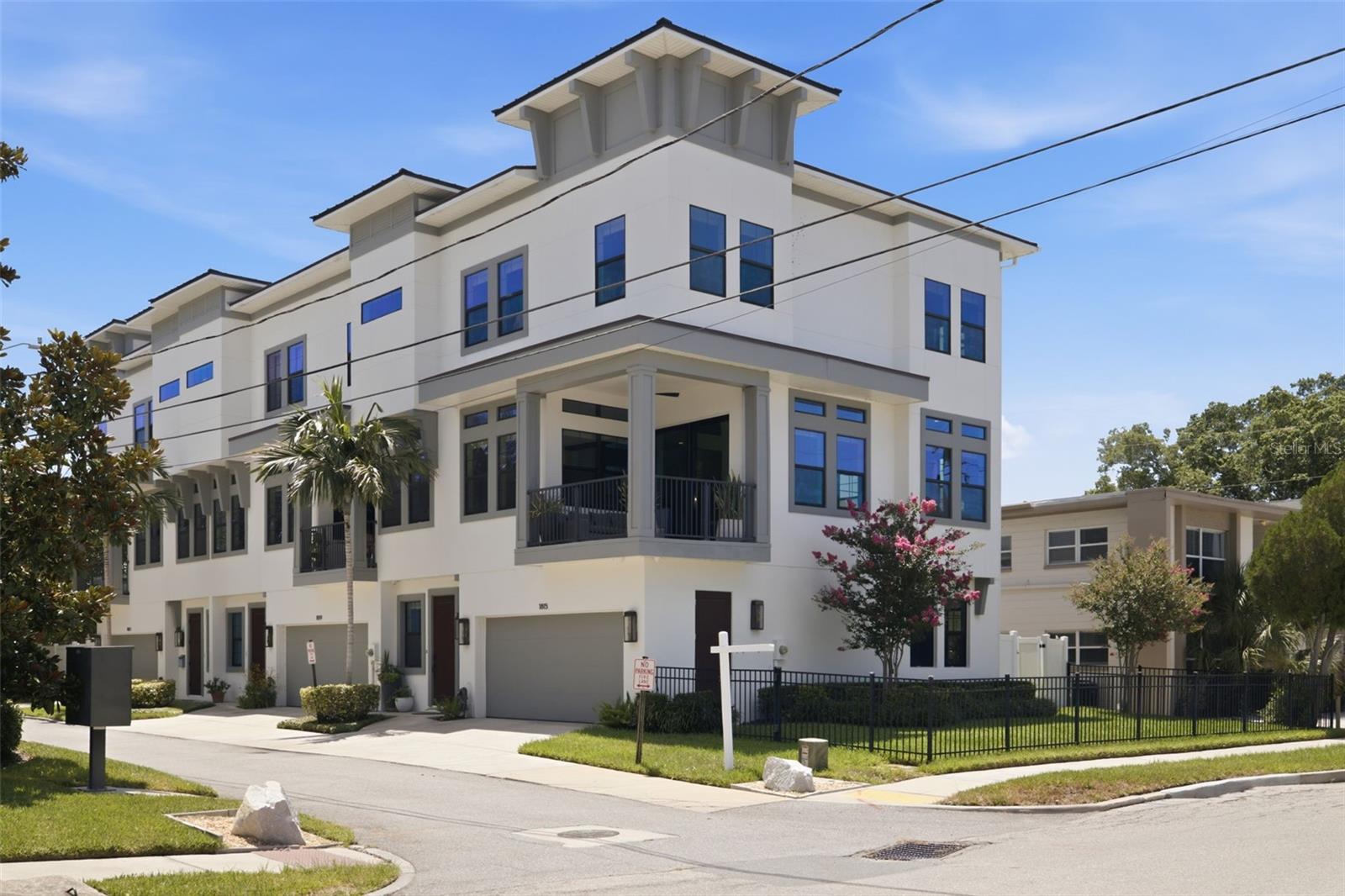 UPTOWN CRESCENT LAKE - Residential